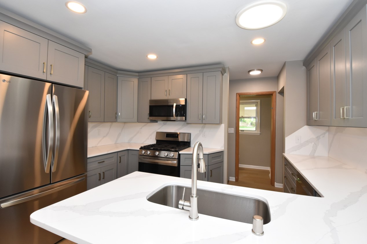 143 Robin Hill Dr, Racine WI  53406-3531 exterior