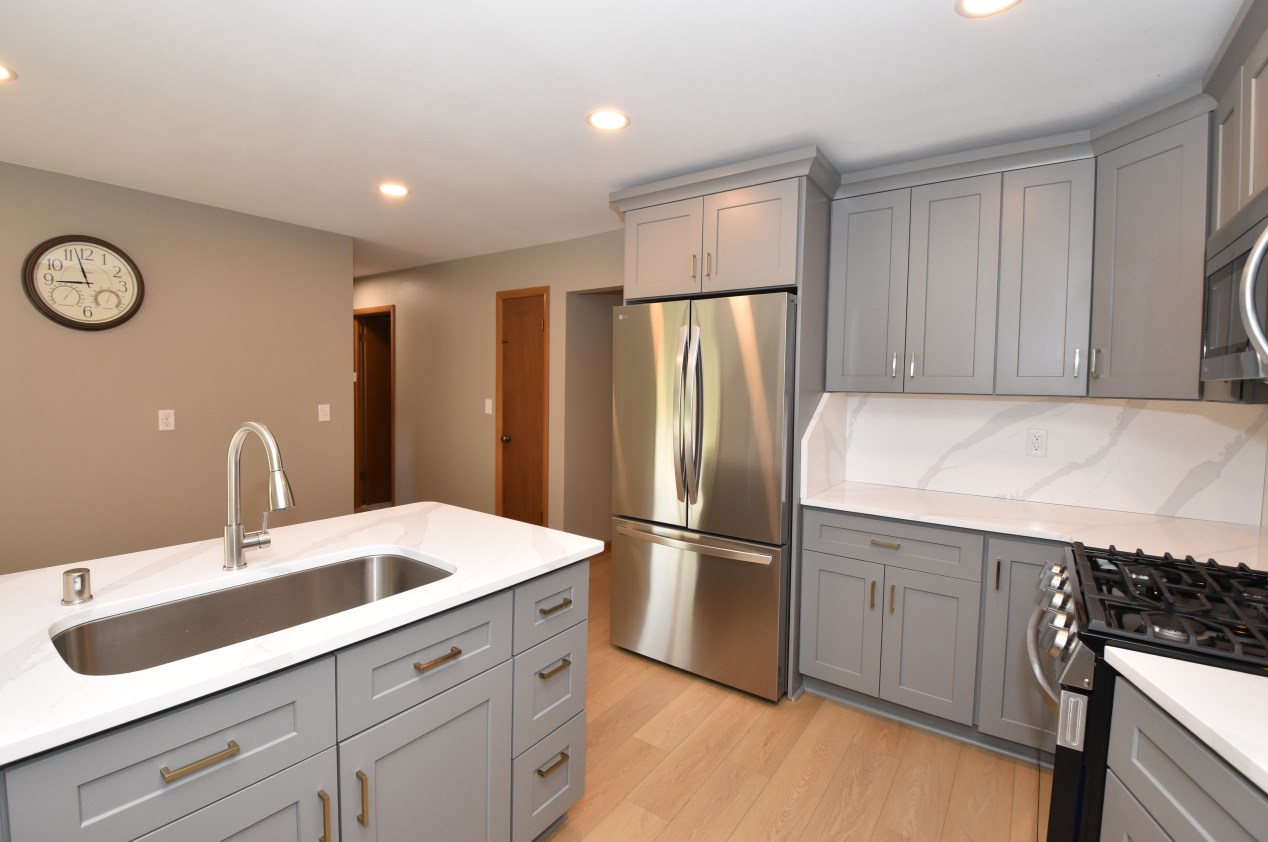 143 Robin Hill Dr, Racine WI  53406-3531 exterior