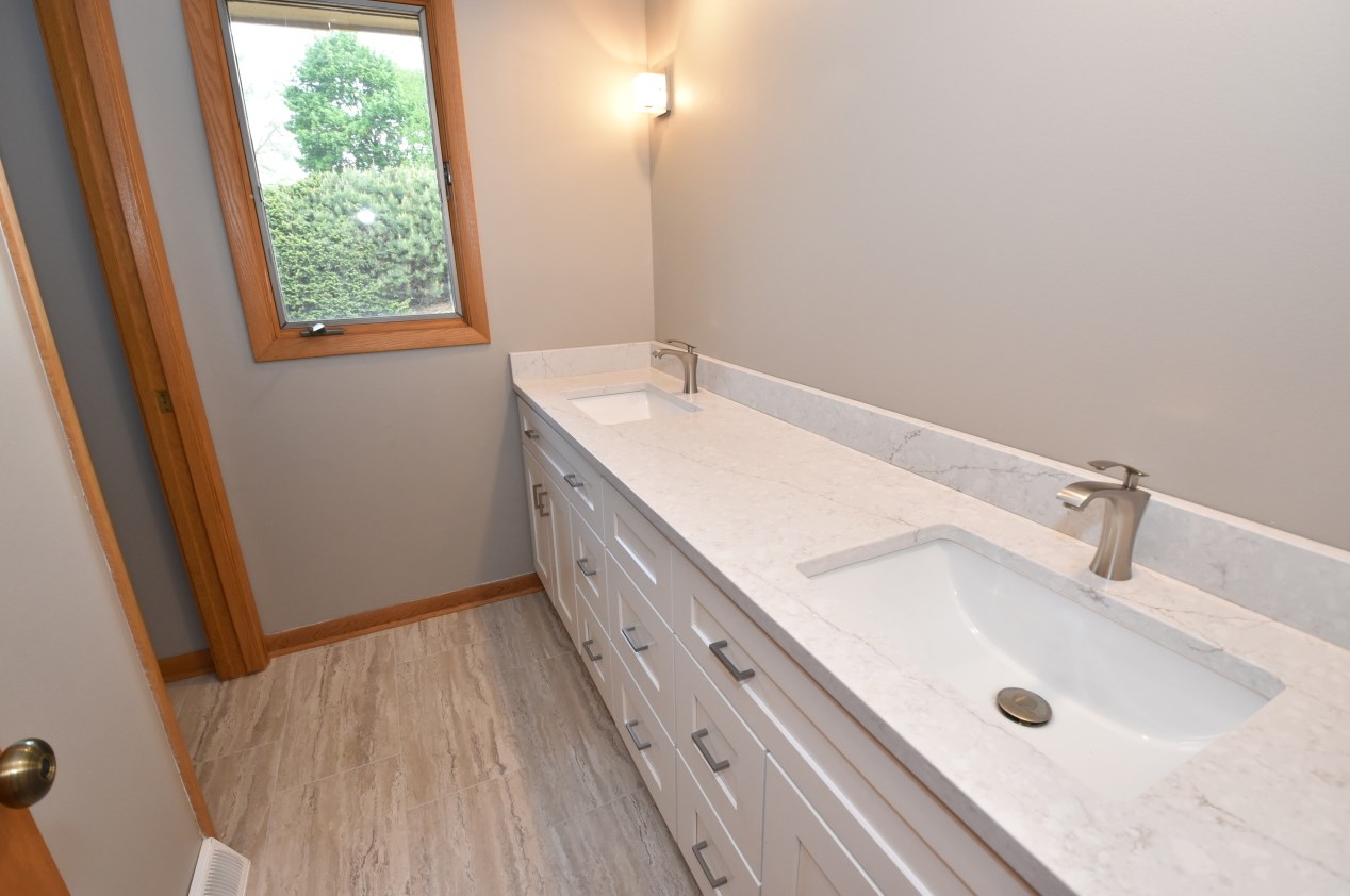 143 Robin Hill Dr, Racine WI  53406-3531 exterior