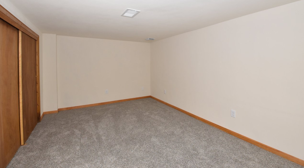 143 Robin Hill Dr, Racine WI  53406-3531 exterior