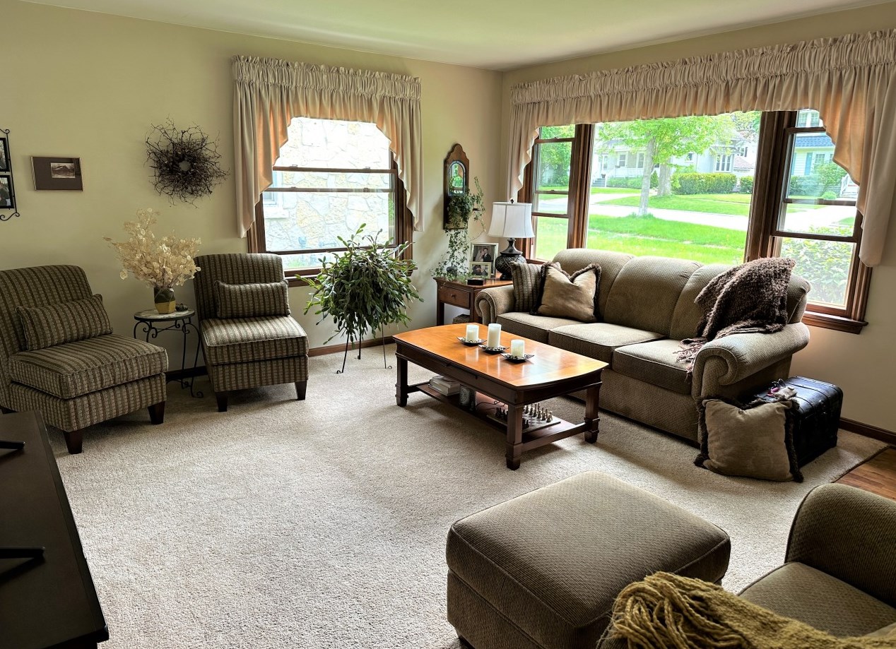 132 W Newhall Ave, Waukesha, WI 53186