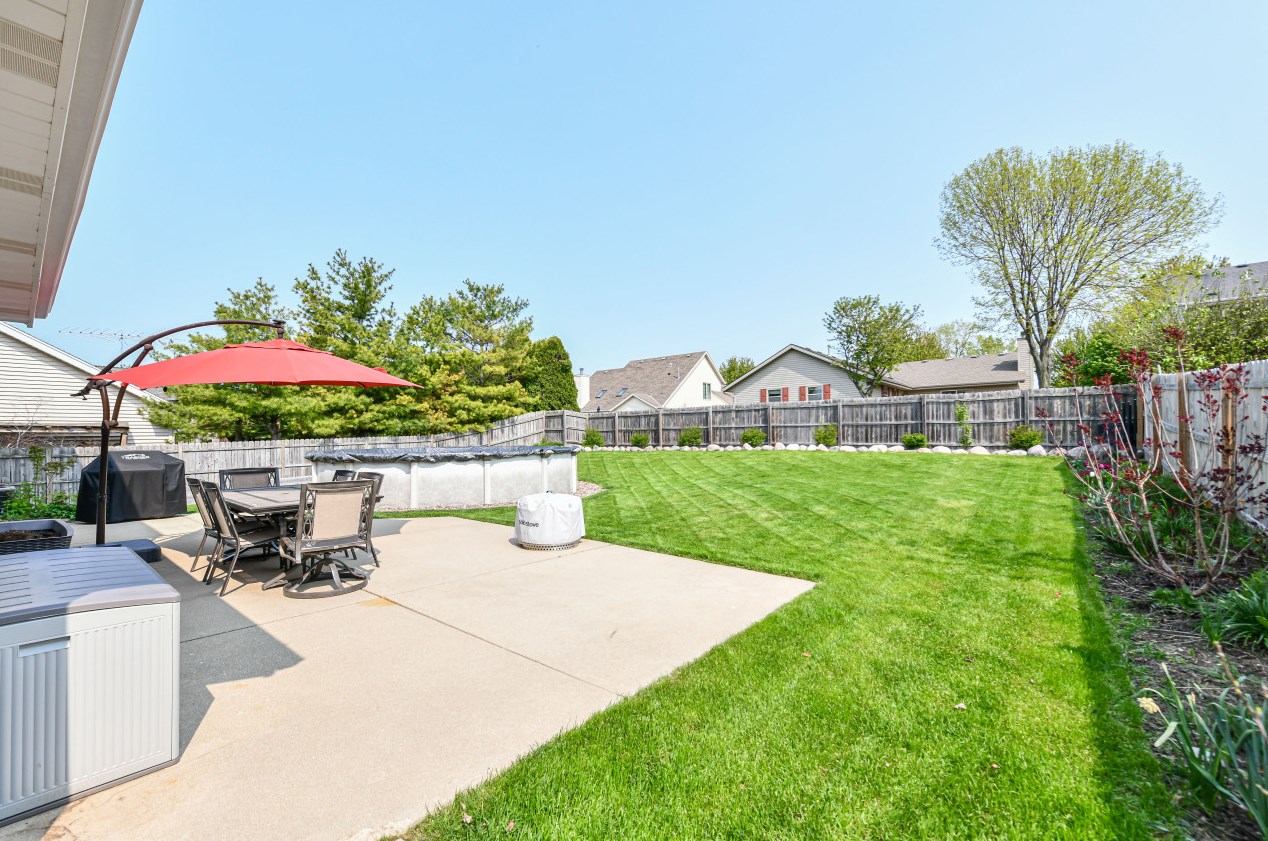 1224 Edgewood Ave, South Milwaukee WI  53172-3700 exterior