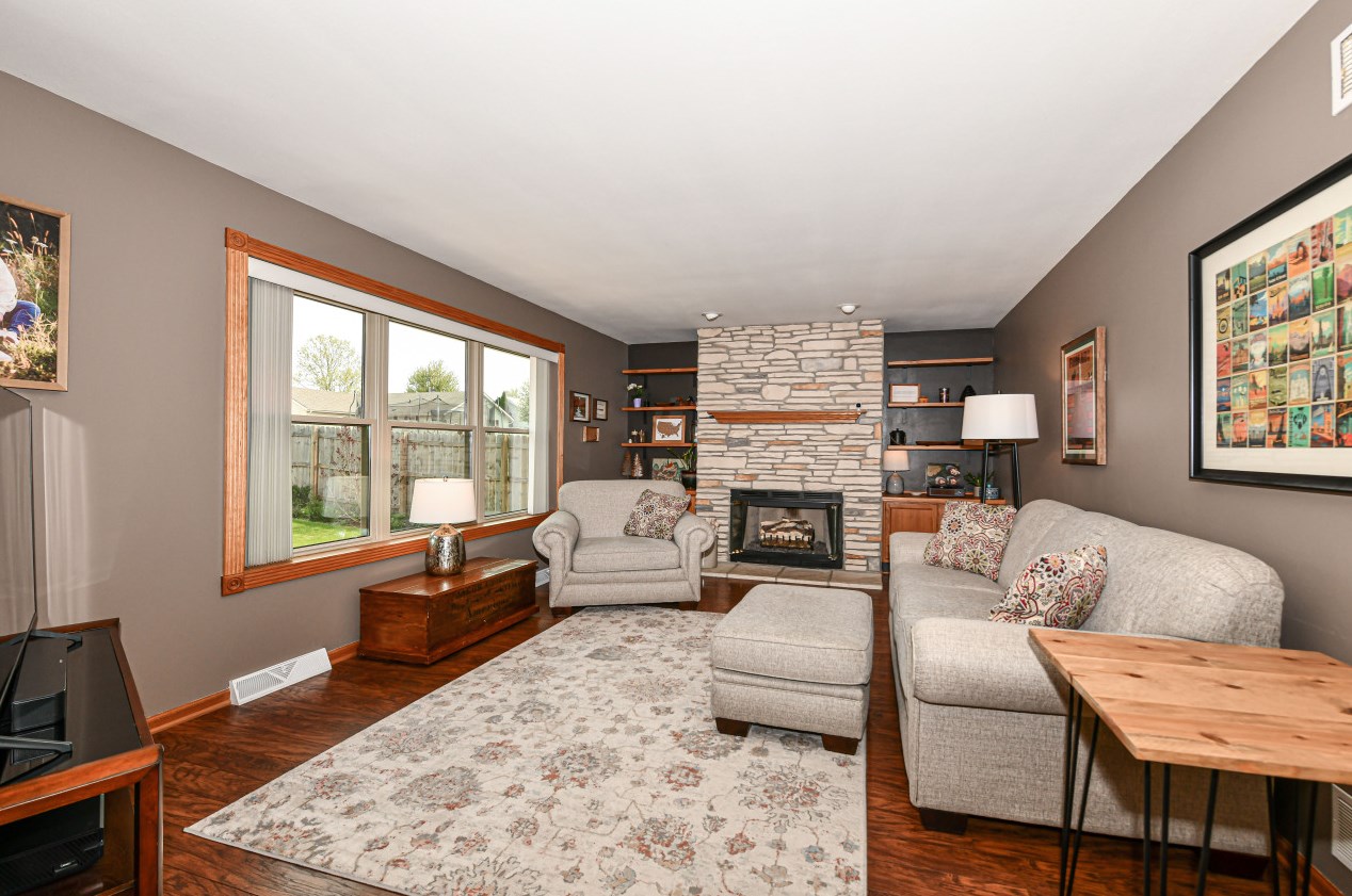 1224 Edgewood Ave, South Milwaukee WI  53172-3700 exterior