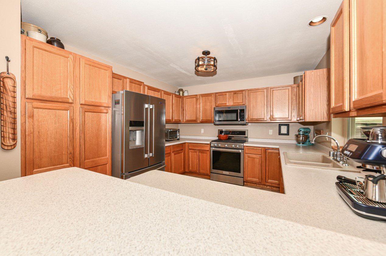 1224 Edgewood Ave, South Milwaukee WI  53172-3700 exterior