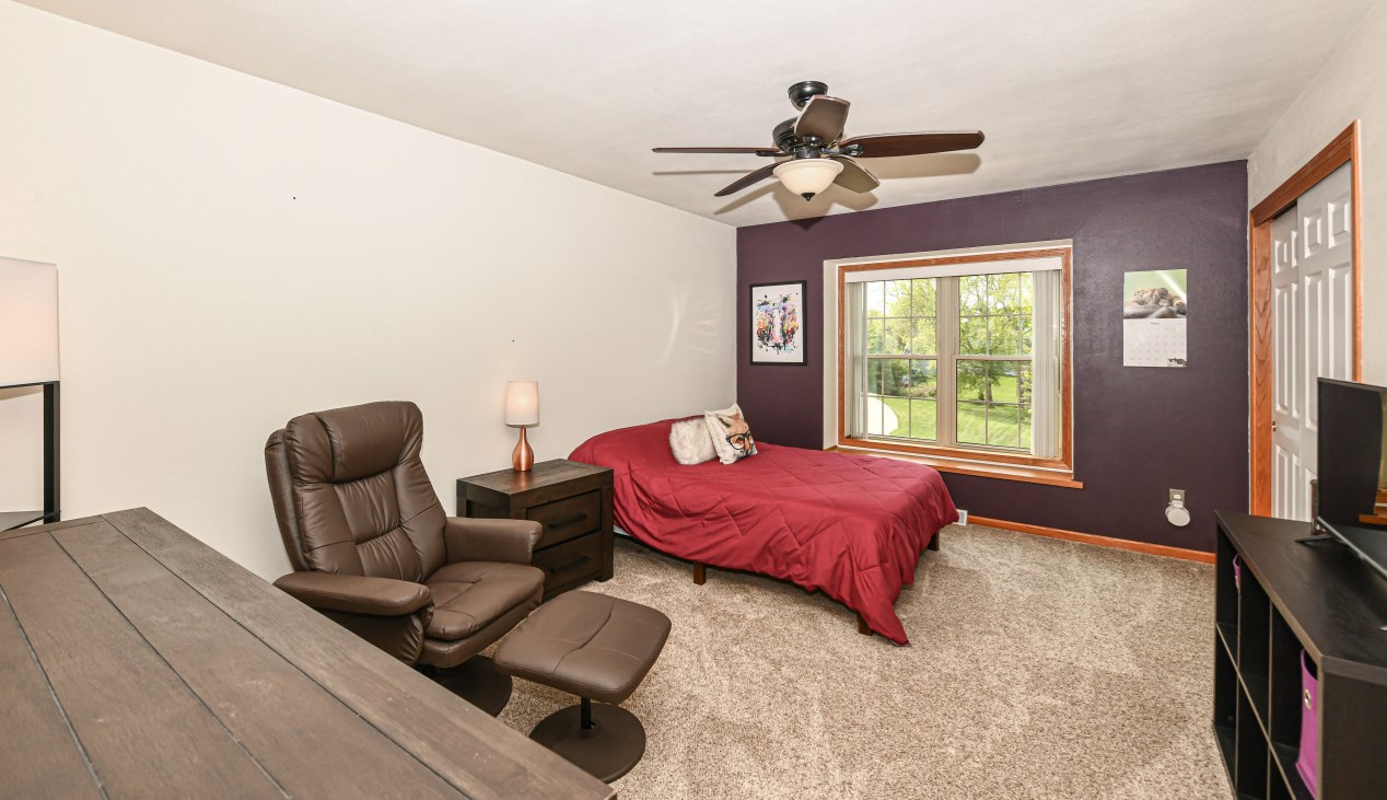 1224 Edgewood Ave, South Milwaukee WI  53172-3700 exterior