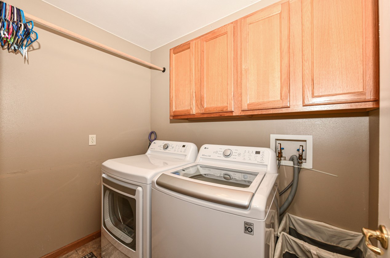 1224 Edgewood Ave, South Milwaukee WI  53172-3700 exterior