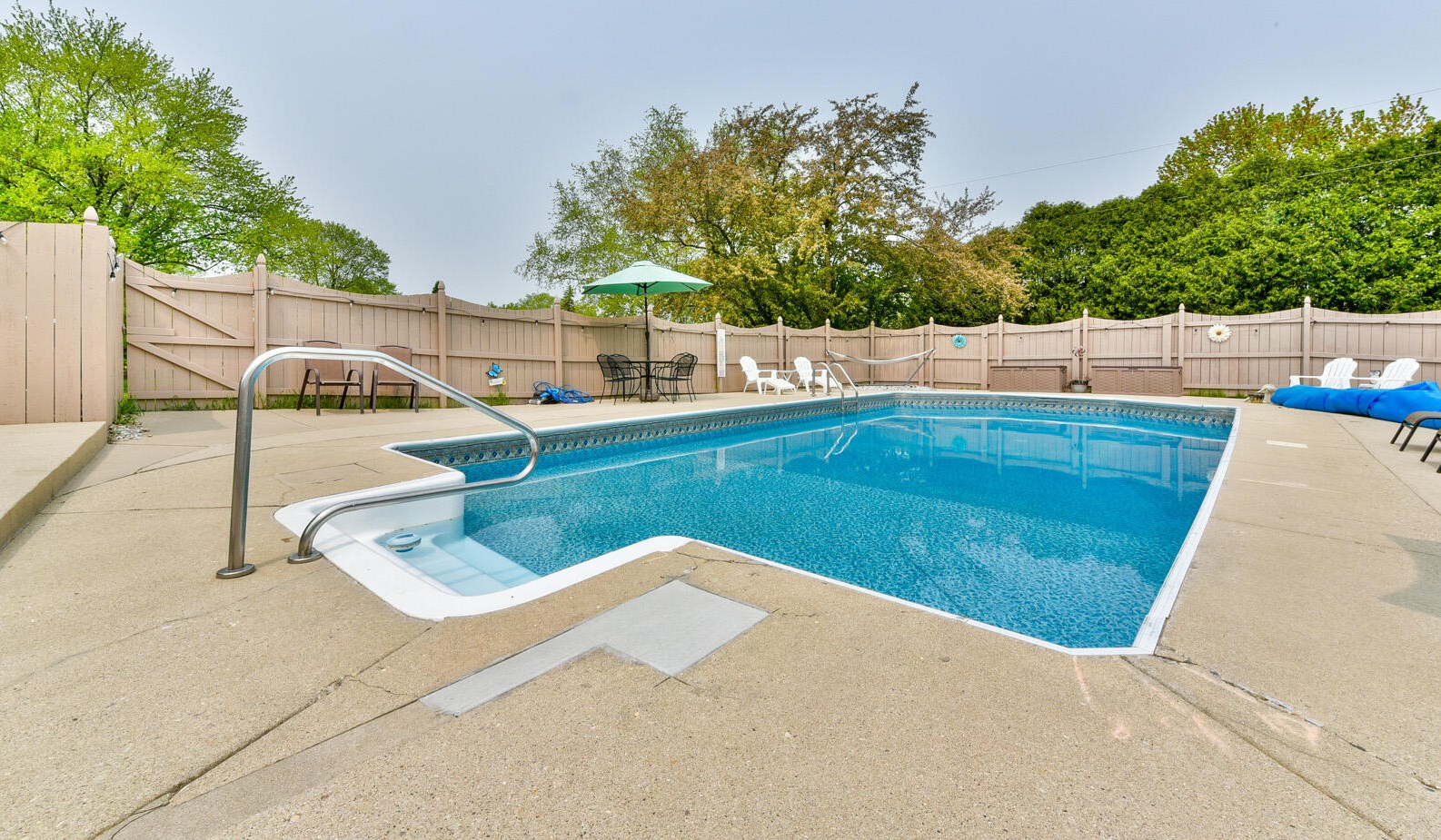 4210 Bexley Dr, Brookfield WI  53045-7404 exterior