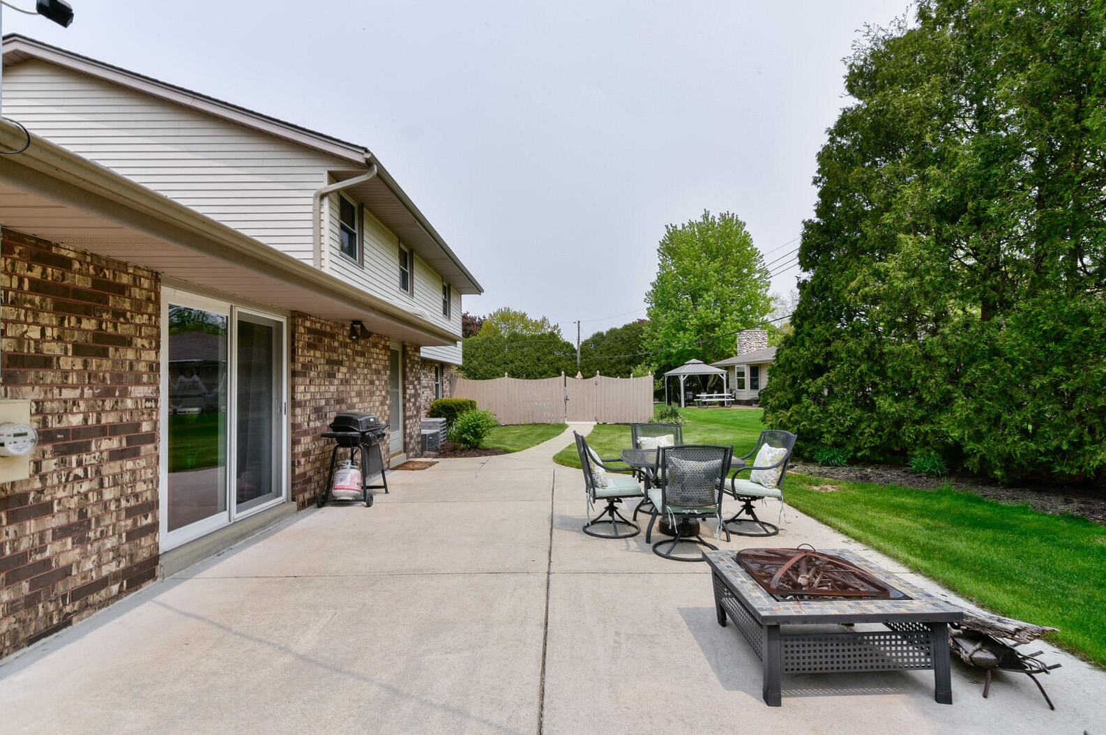 4210 Bexley Dr, Brookfield WI  53045-7404 exterior
