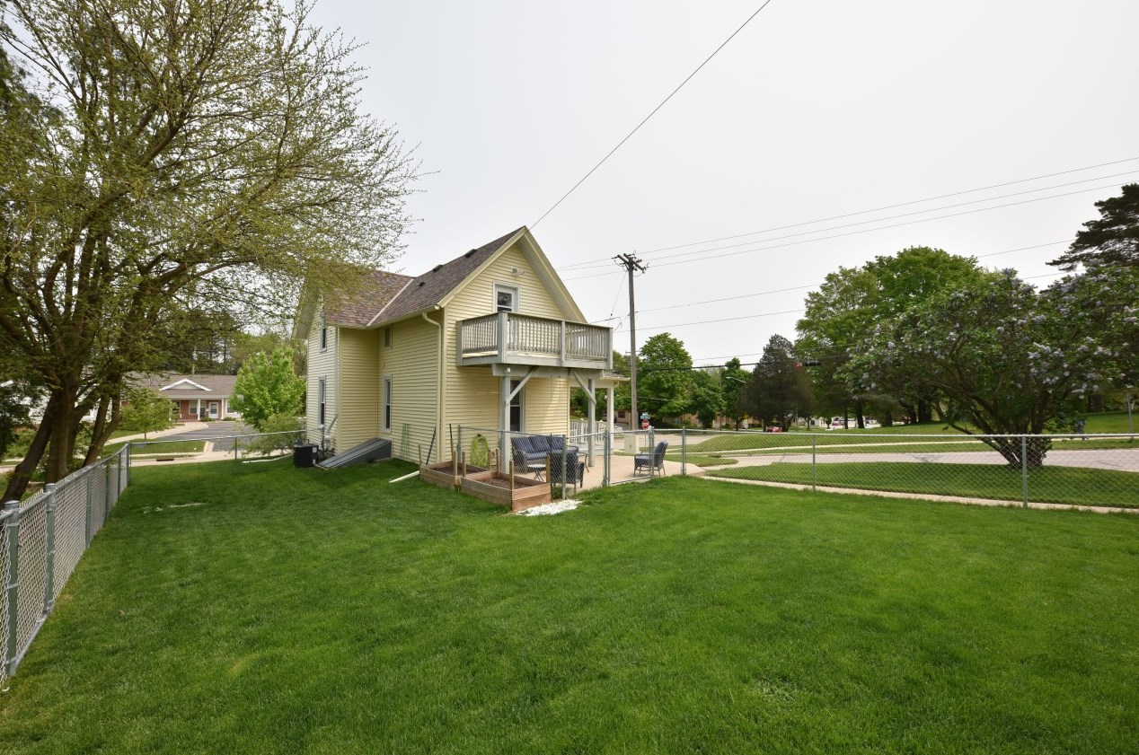 701 Summit Ave, Waukesha, WI 53188