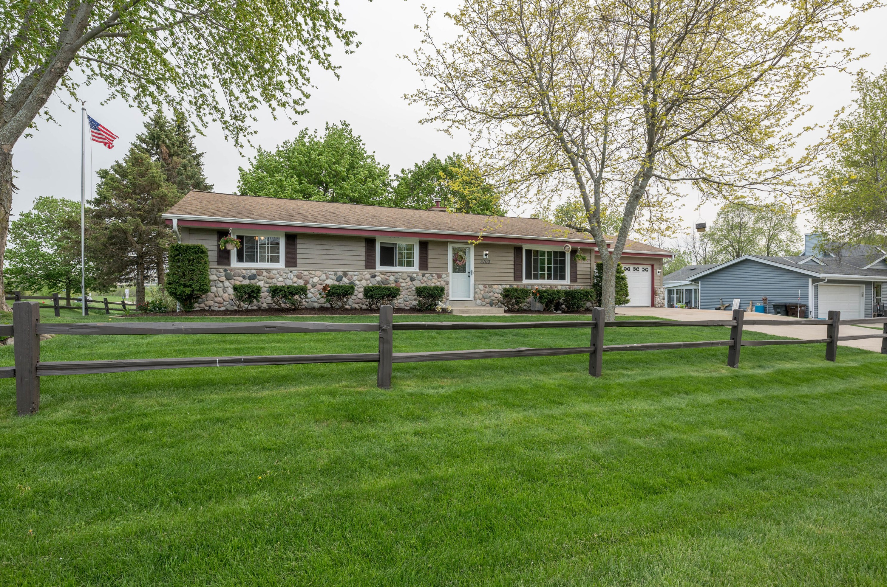 3103 Minnesota Ave, Hales Corners, WI 53132-8458