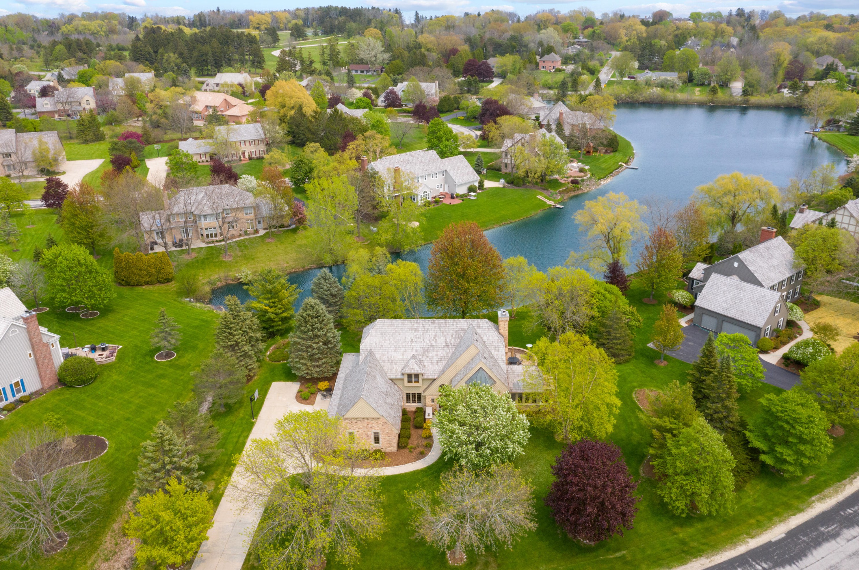10440 N Beechwood Dr, Thiensville, WI 53092
