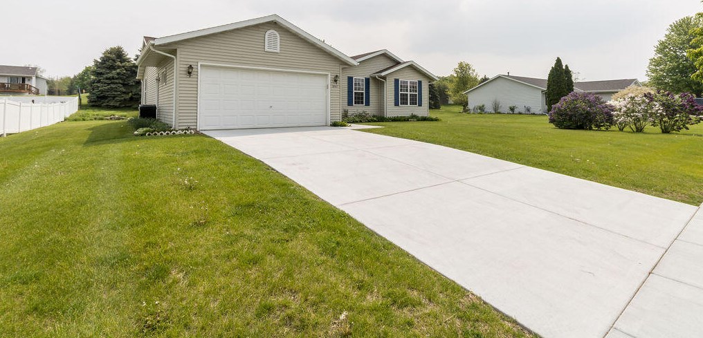 2947 Mallard Way, East Troy, WI 53120