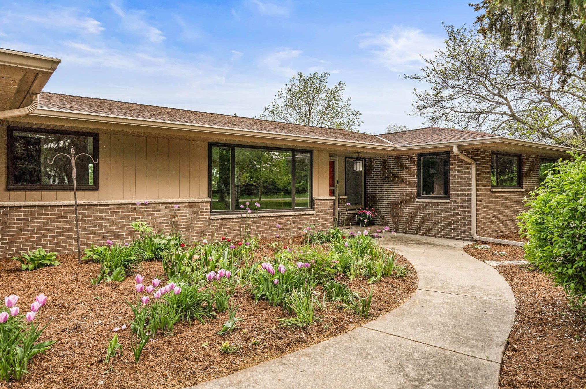 36233 Silver Maple Ln, Oconomowoc, WI 53066