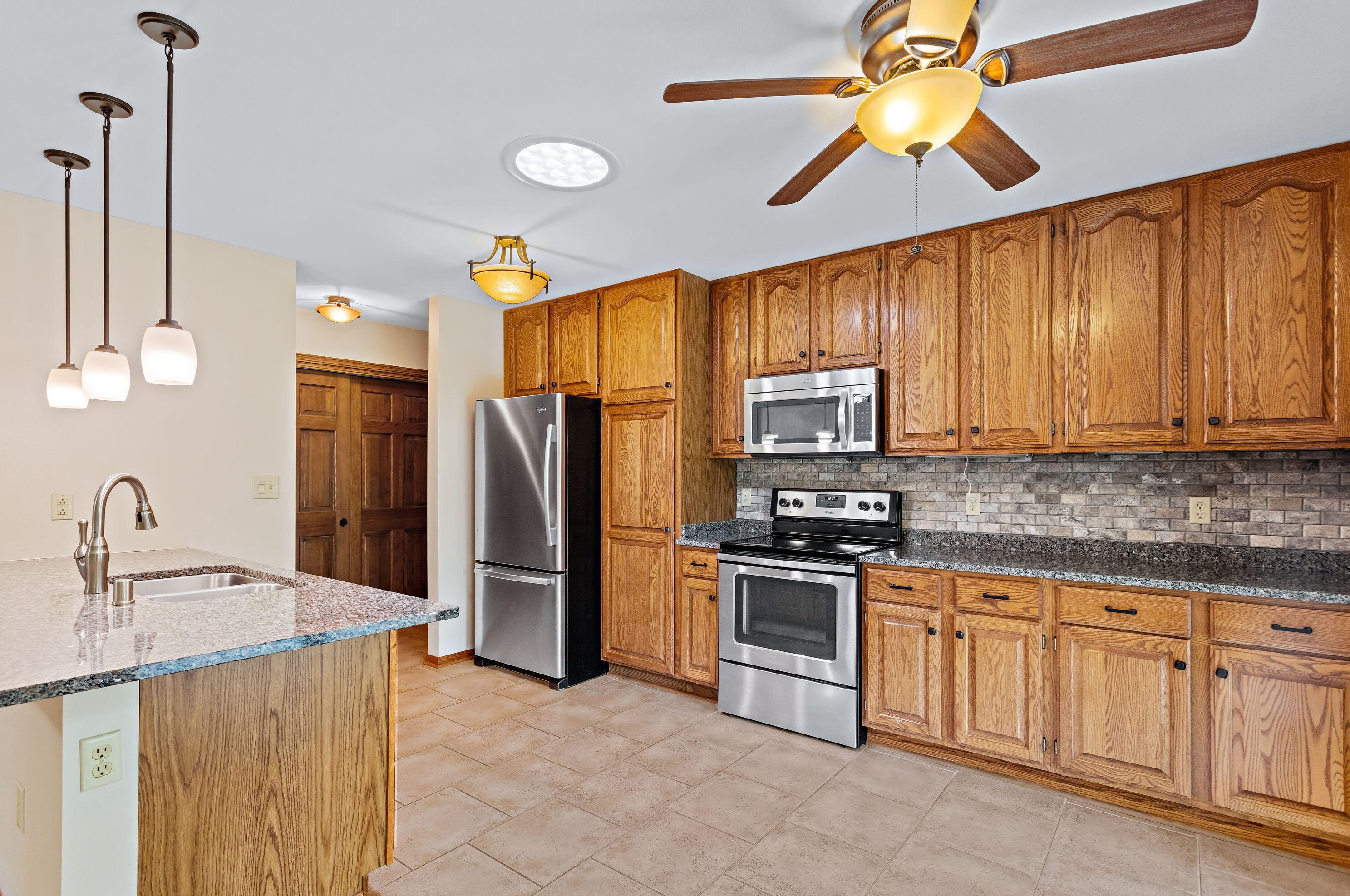 11014 N Mequon Square Dr, Thiensville, WI 53092