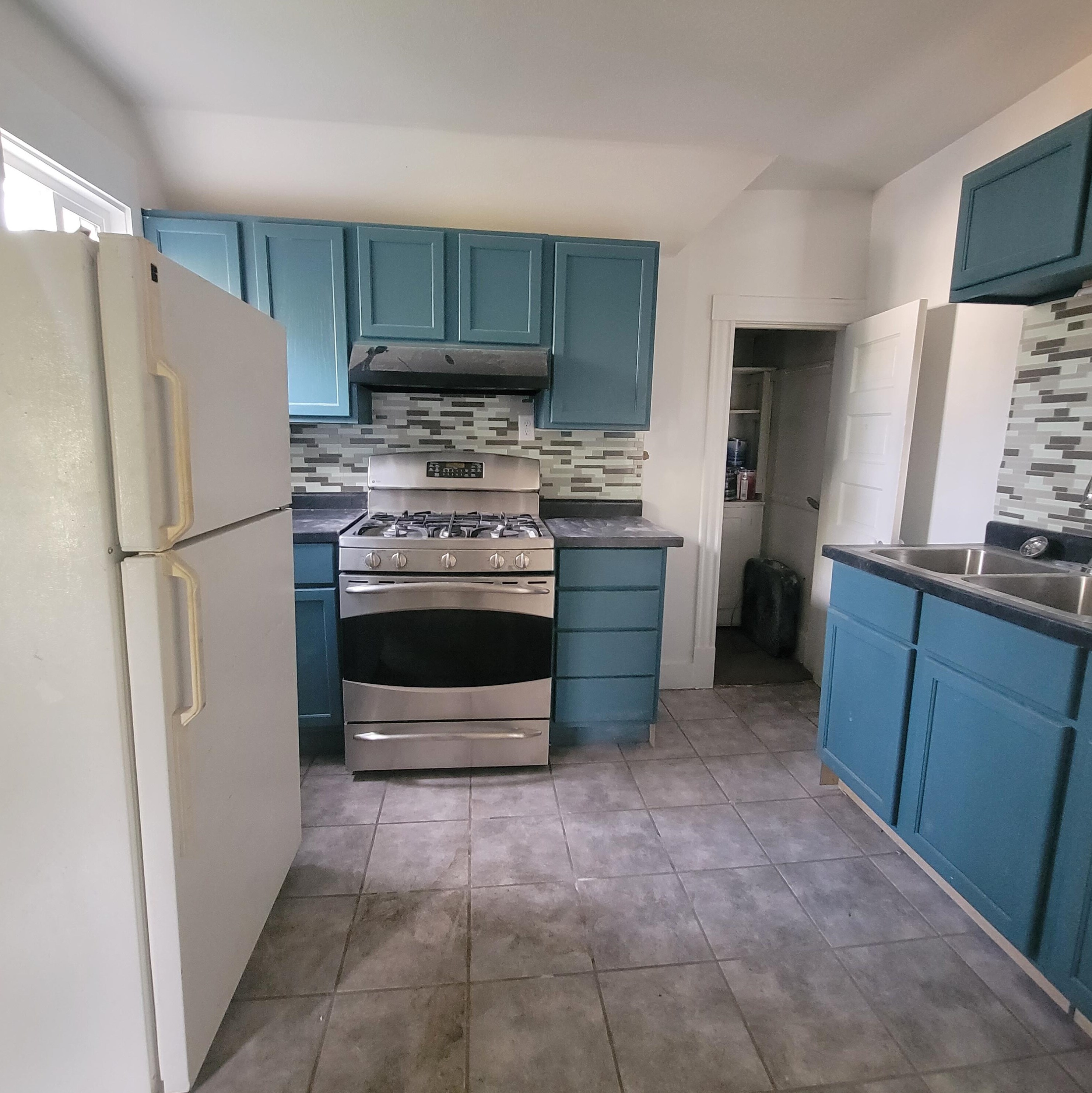 1713 Howe St, Racine WI 53403-2609 exterior