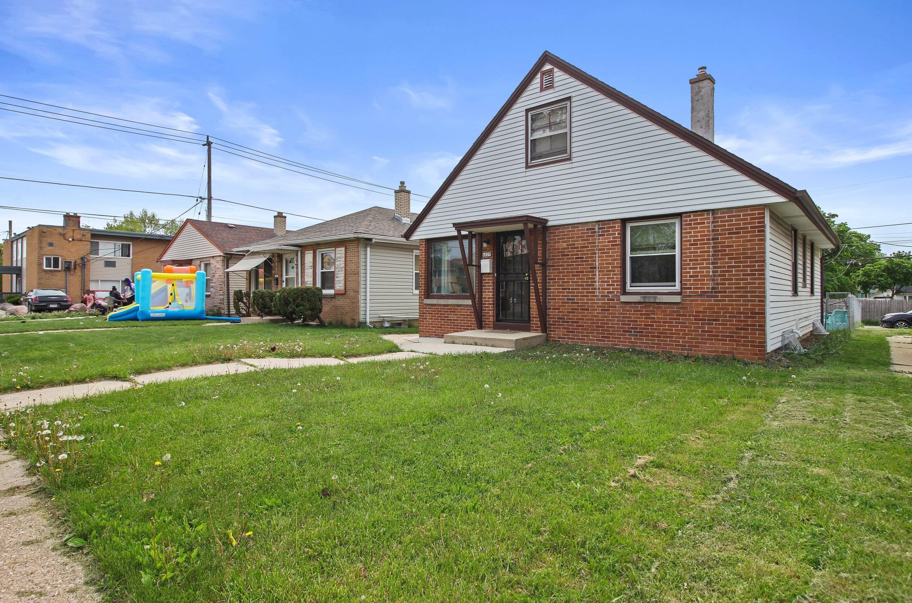 4829 Sherman Blvd, Milwaukee, WI 53209-5243