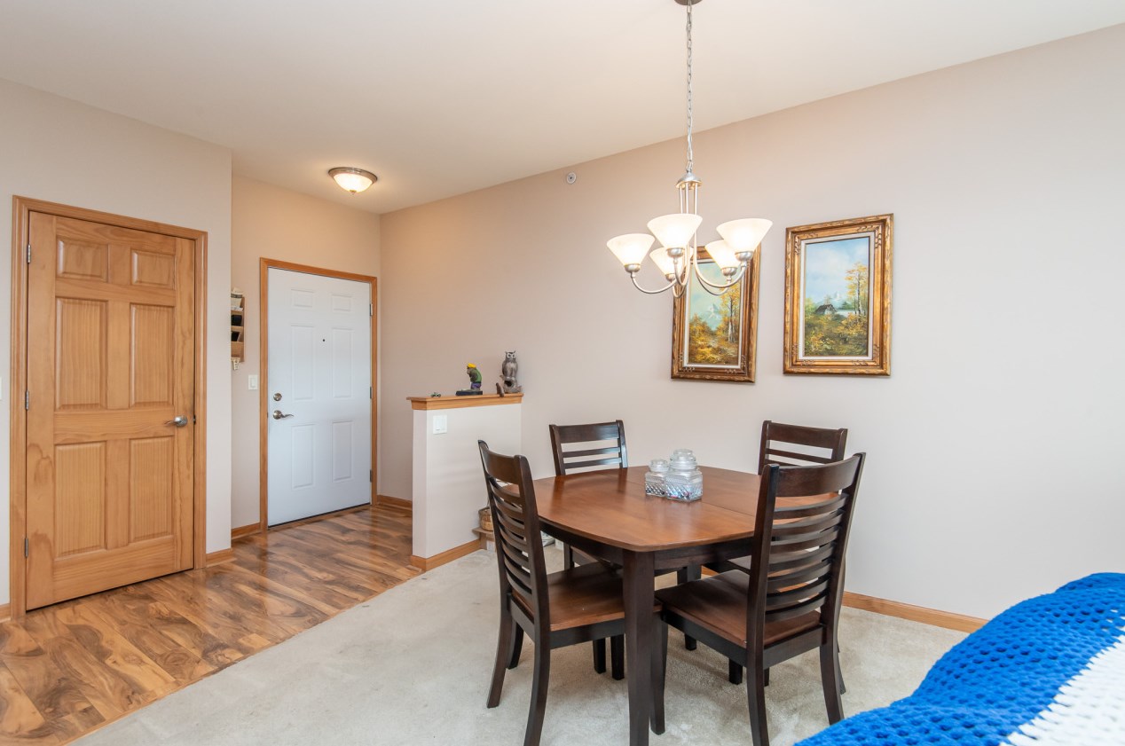 230 Hilldale Dr #1202, Hartford, WI 53027