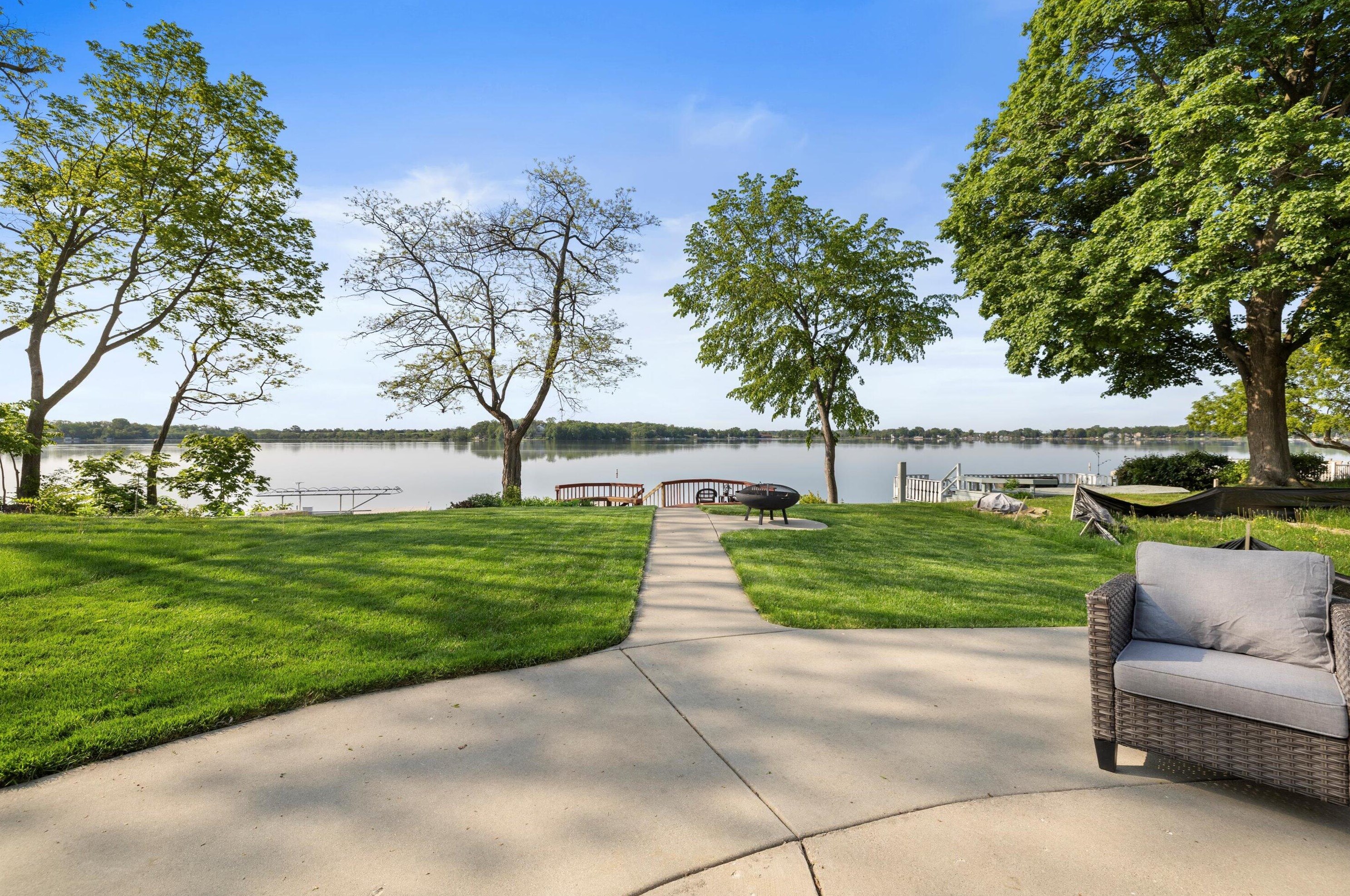 23903 Oakwood Ln, Kansasville, WI 53139