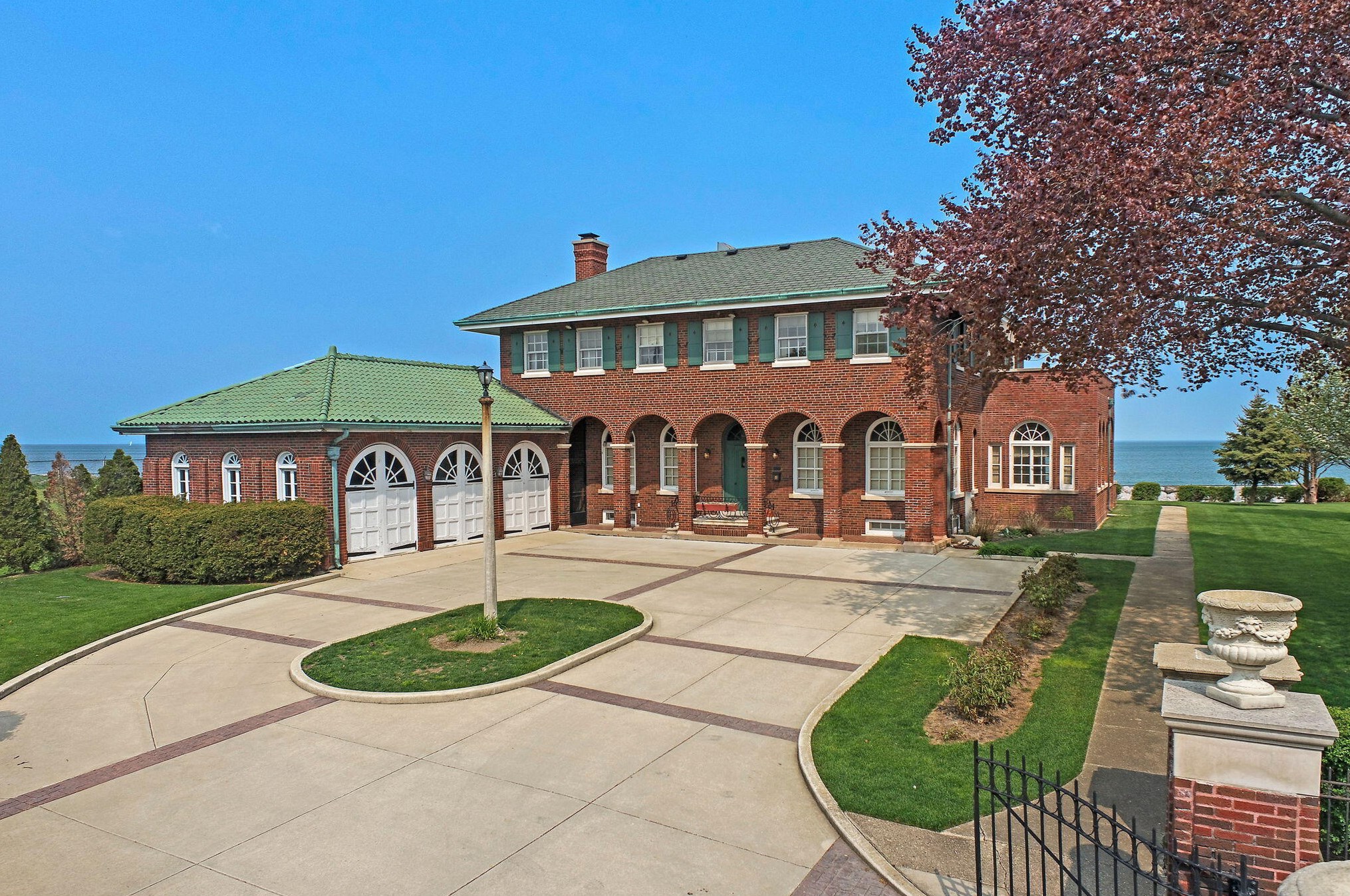 114 68th Pl, Kenosha, WI 53143