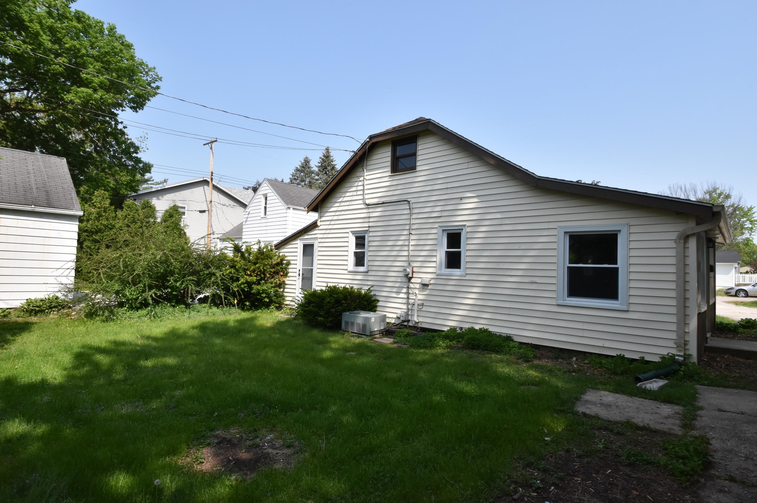 11013 Parnell Ave, Hales Corners WI  53130-1866 exterior