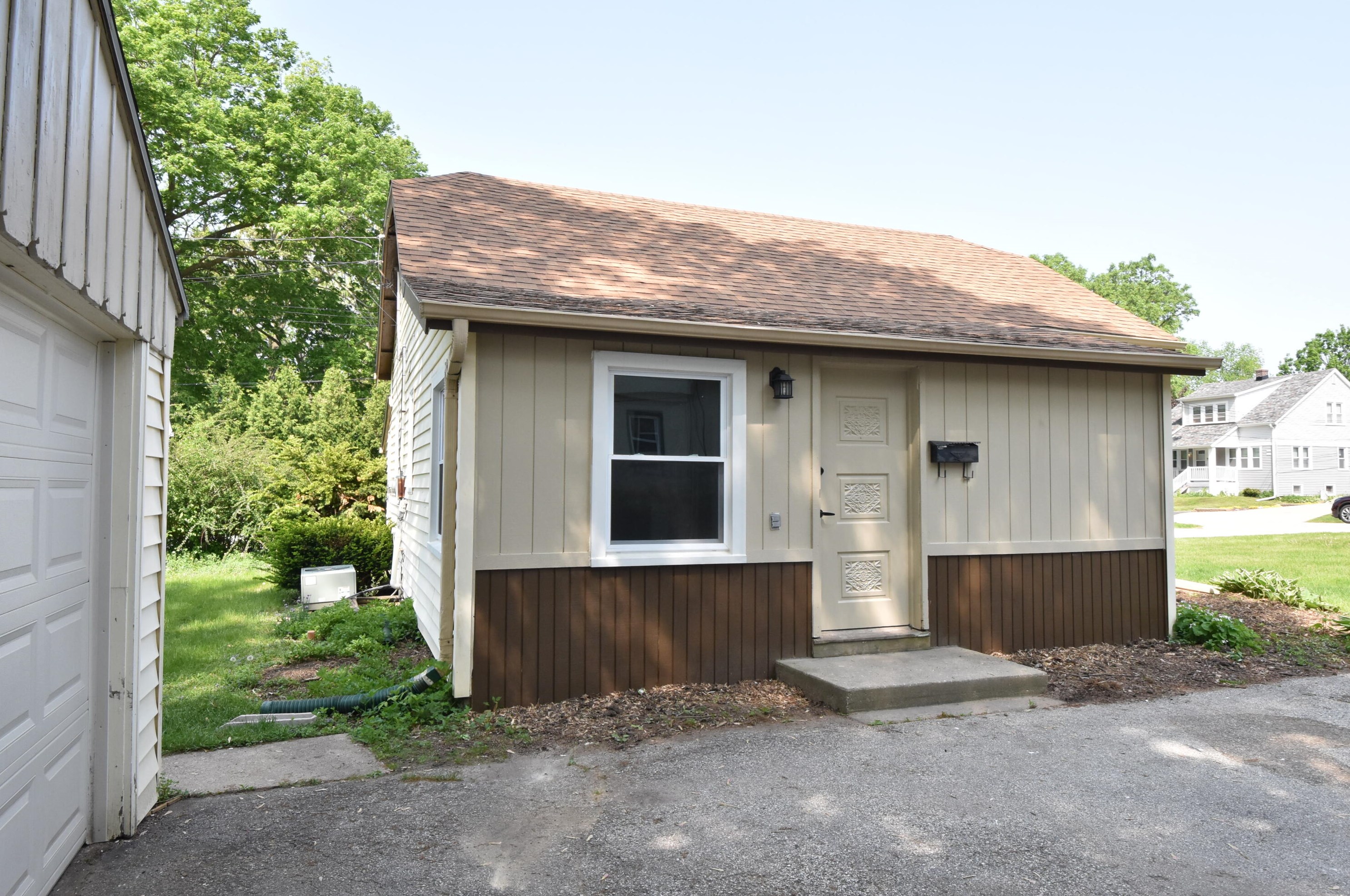 11013 Parnell Ave, Hales Corners WI  53130-1866 exterior