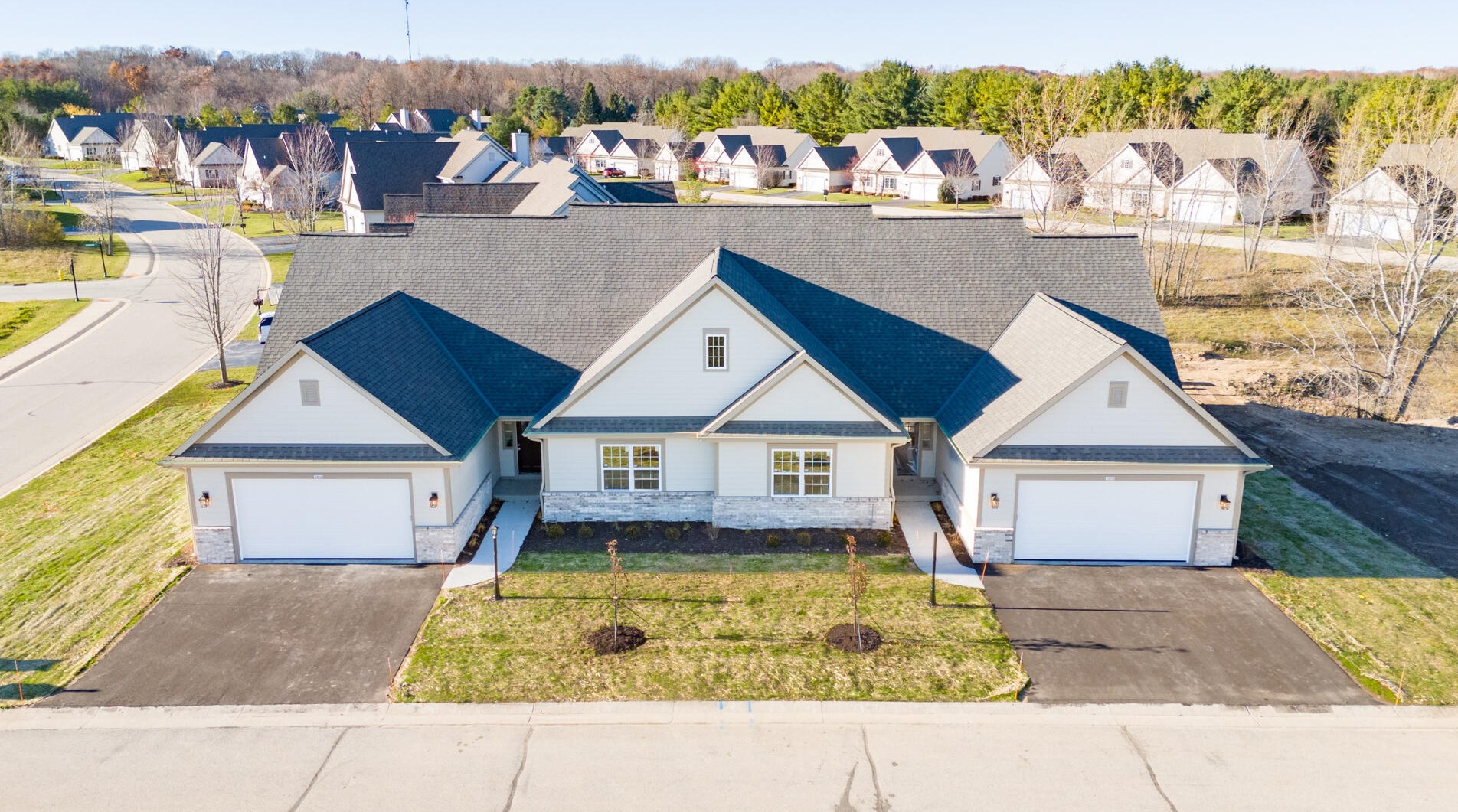 1835 Cedar Ridge Dr, Slinger, WI 53086