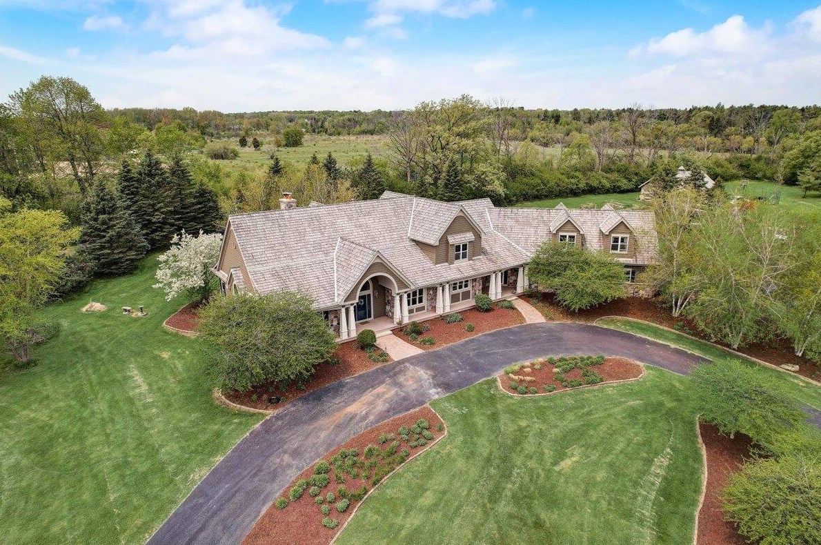9400 W Highland Rd, Thiensville, WI 53097