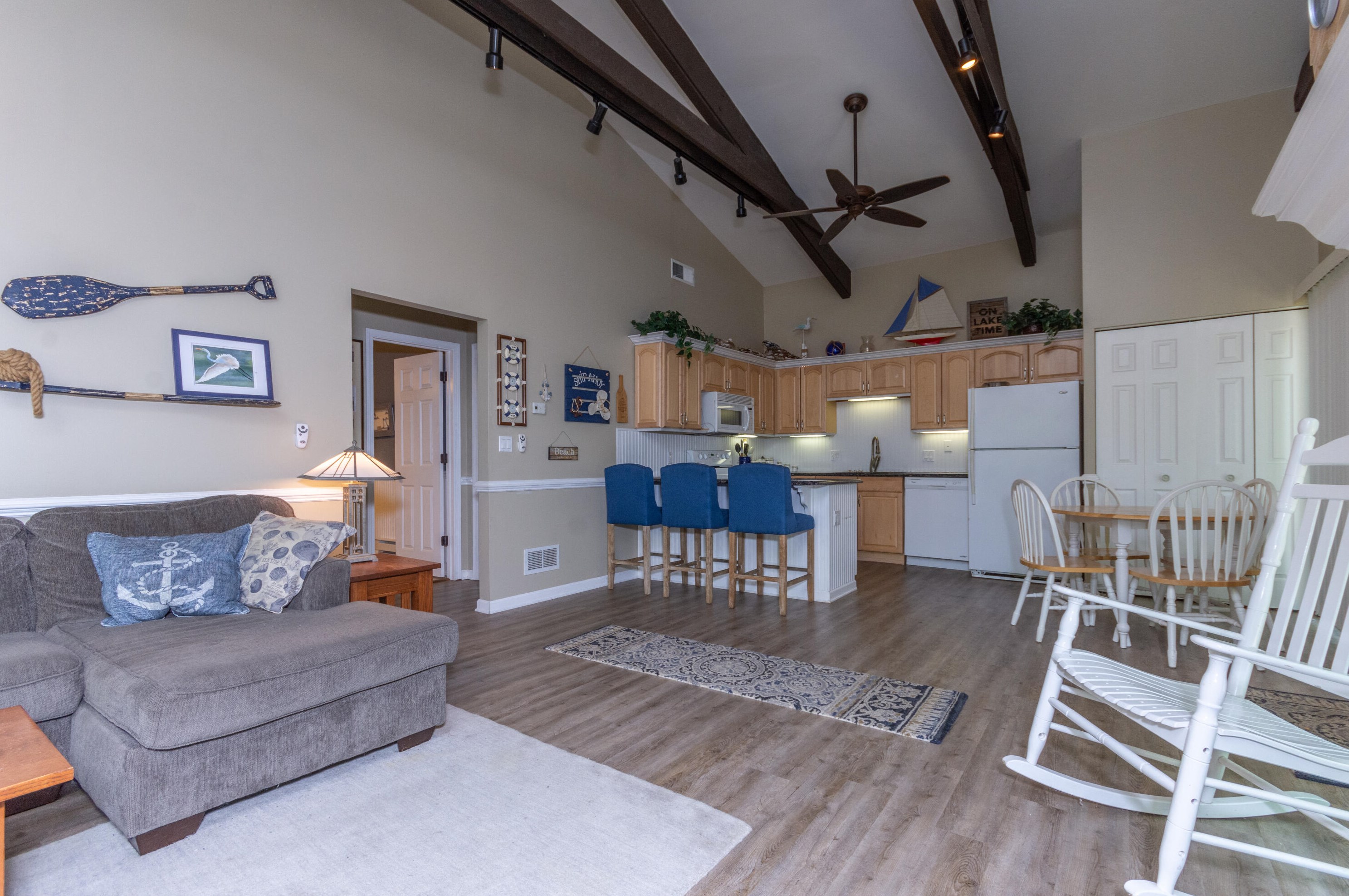 516 Abbey Springs Dr #a, Fontana, WI 53125