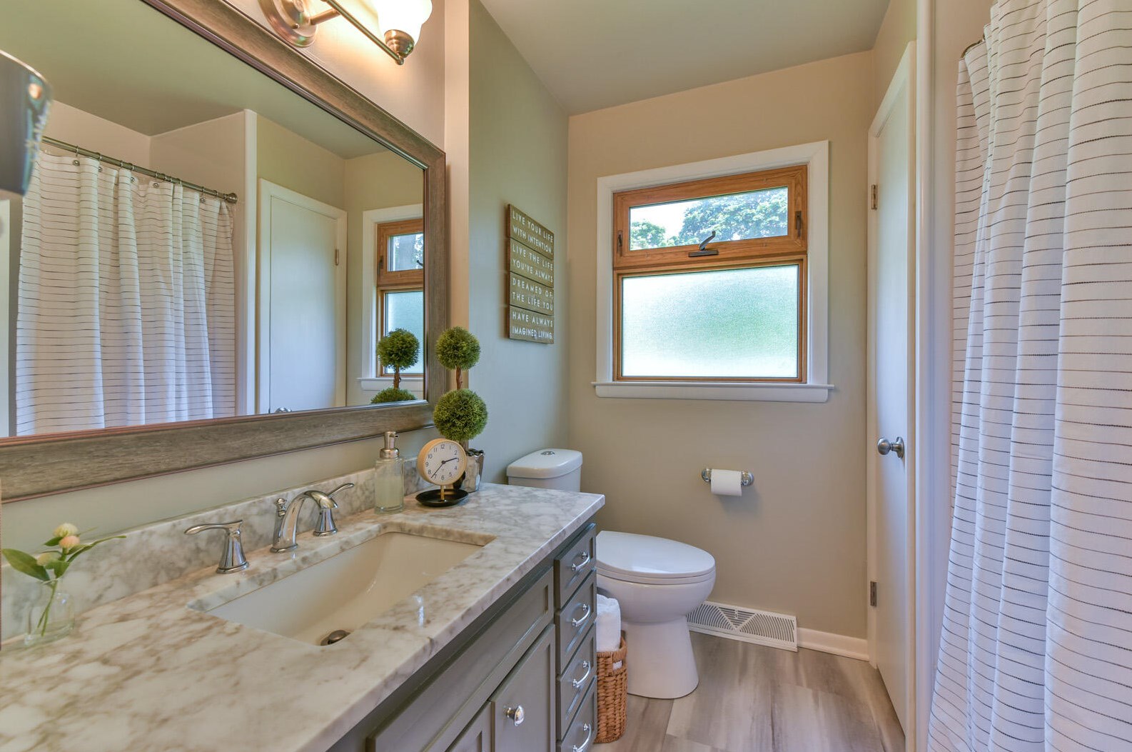 17325 Burnet St, Brookfield WI  53045-6706 exterior