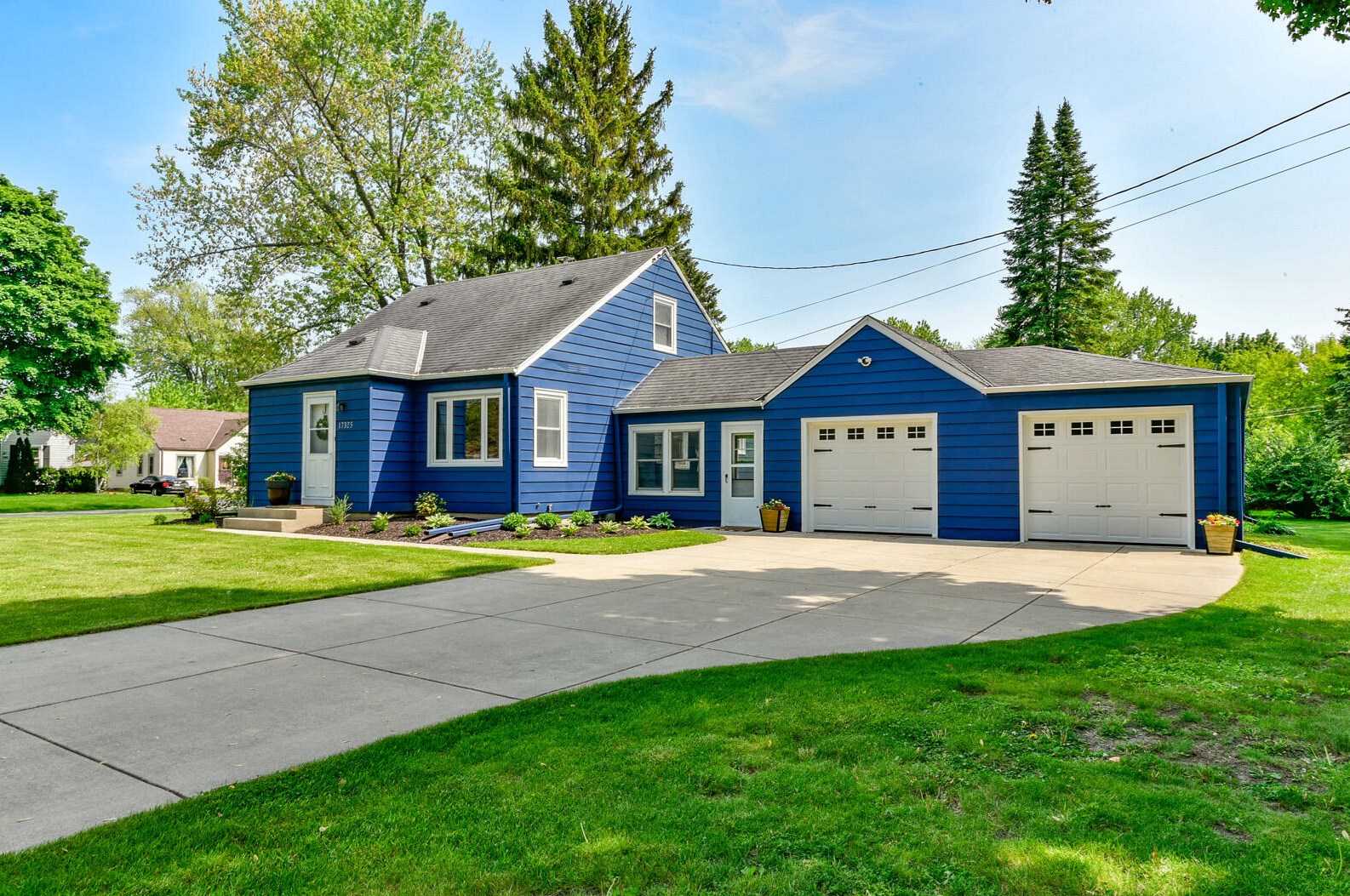 17325 Burnet St, Brookfield WI  53045-6706 exterior