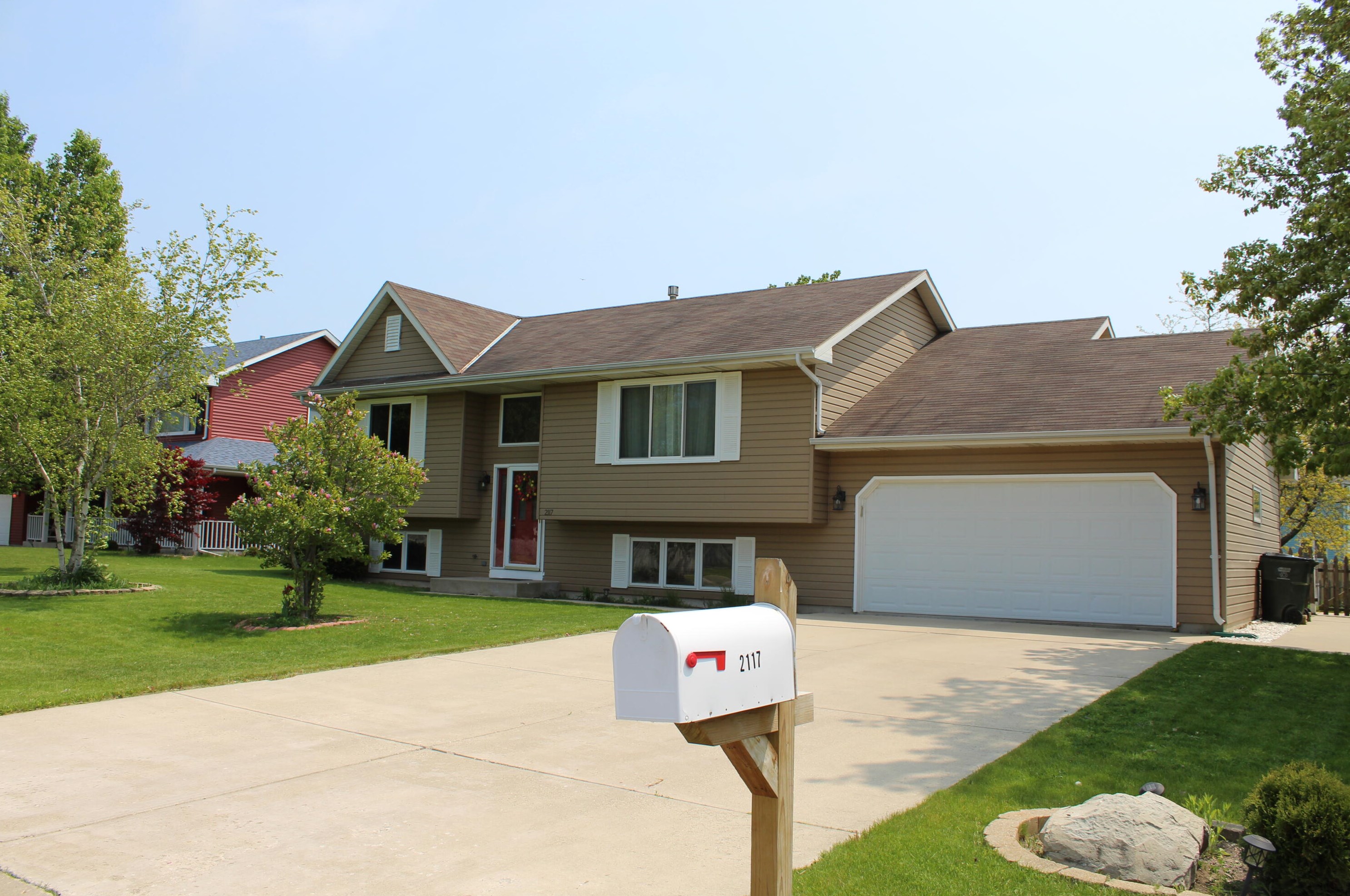 2117 Newberry Ln, Racine, WI 53402
