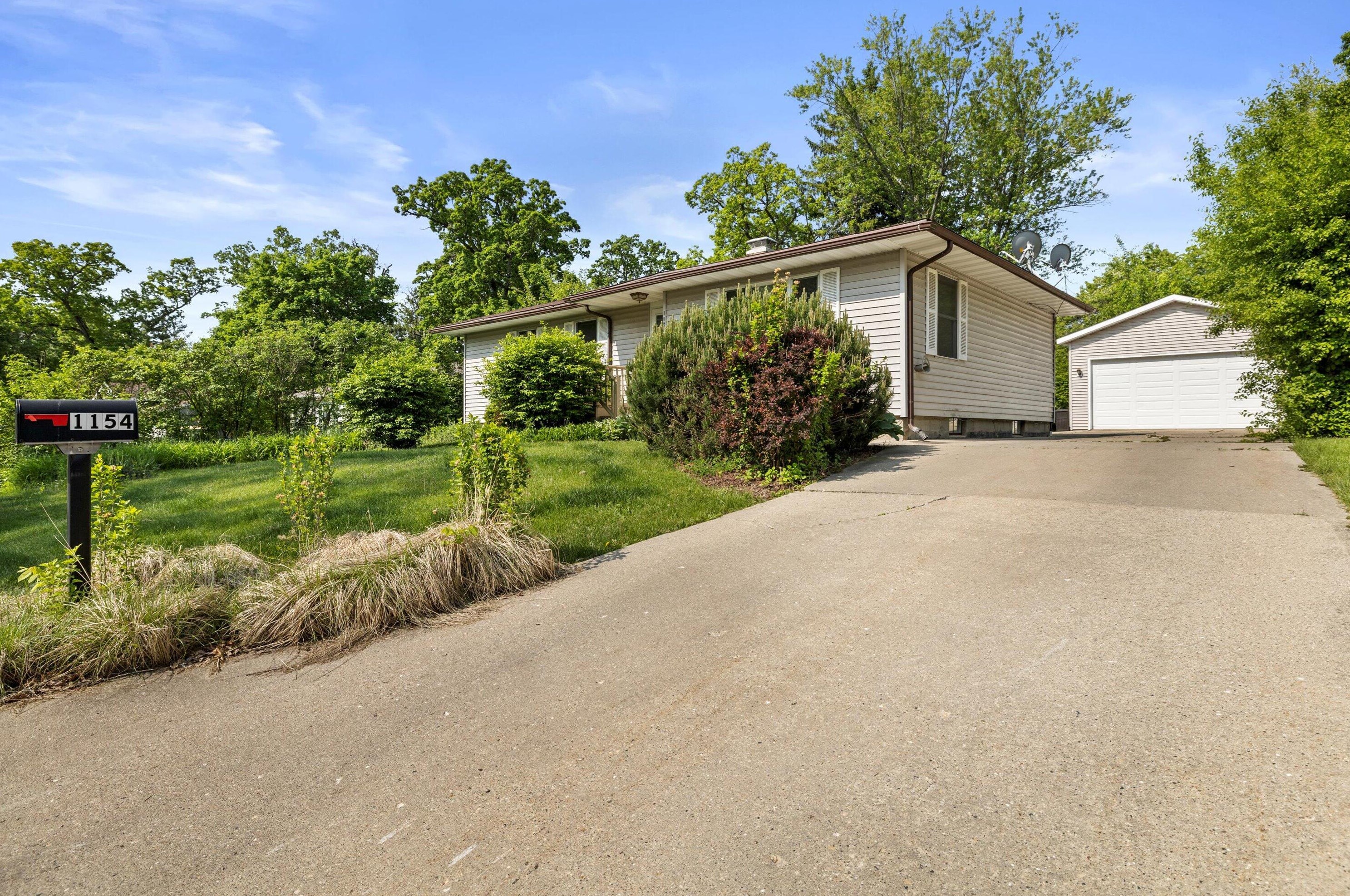 1154 Bonnie Brae Ln, Lake Geneva, WI 53147