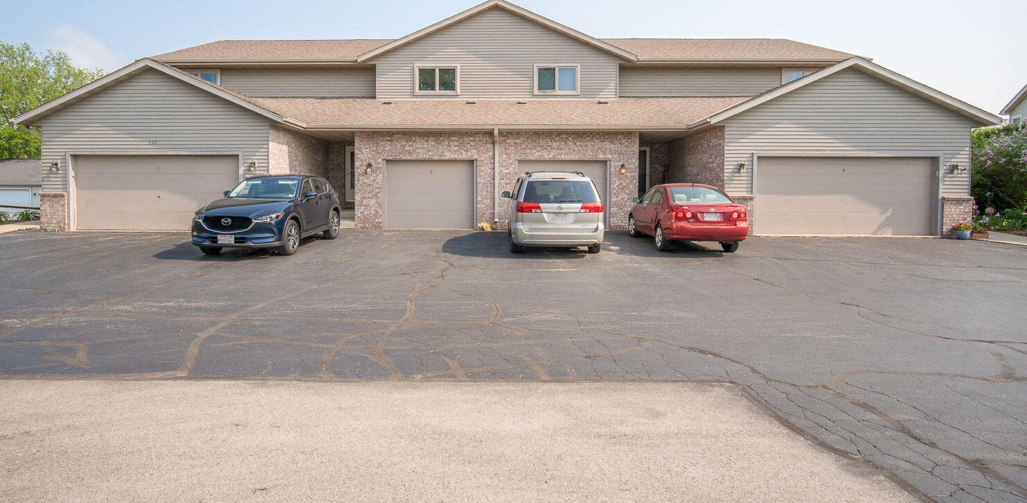 332 Scenic Ct #1, Slinger, WI 53086