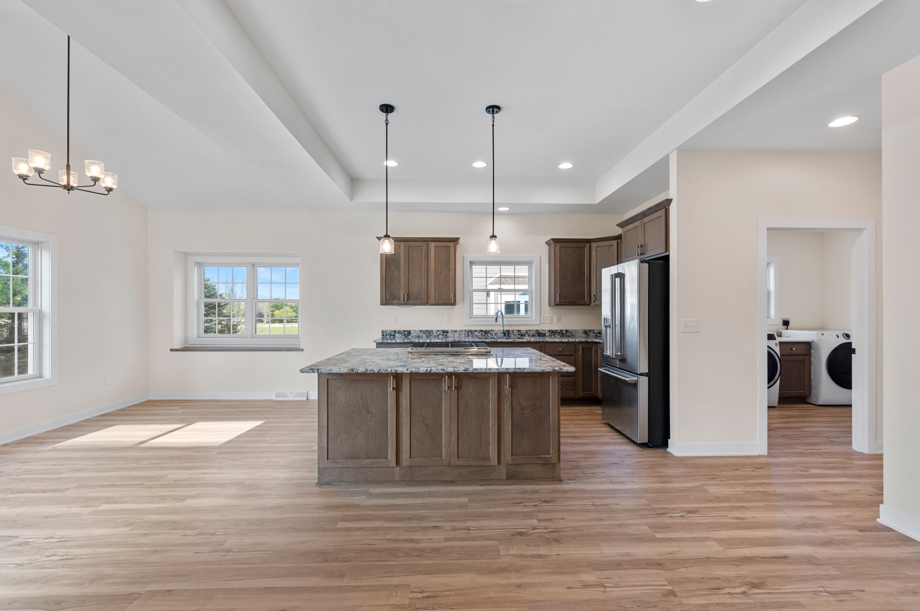1447 Red Oak Dr, Hartford, WI 53027
