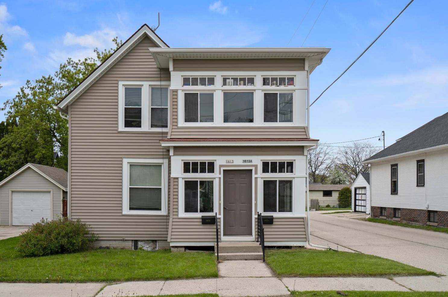1613 8th St, Sheboygan, WI 53081-2733