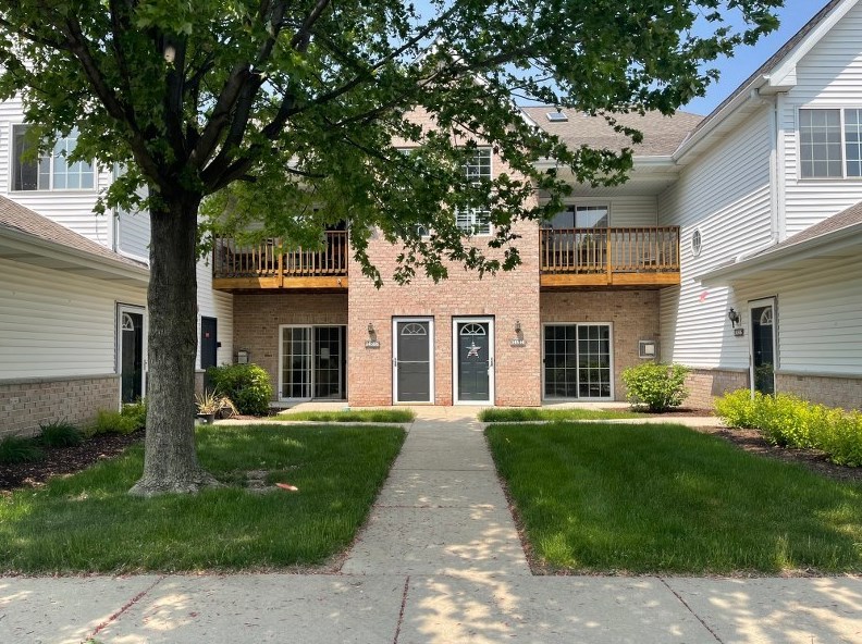 14844 W Arrowhead Ln, Waukesha, WI 53151