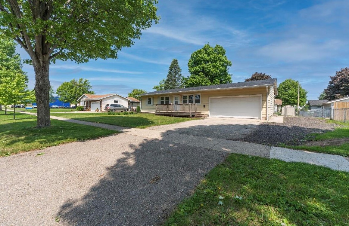 411 W Washington St, Delavan, WI 53115