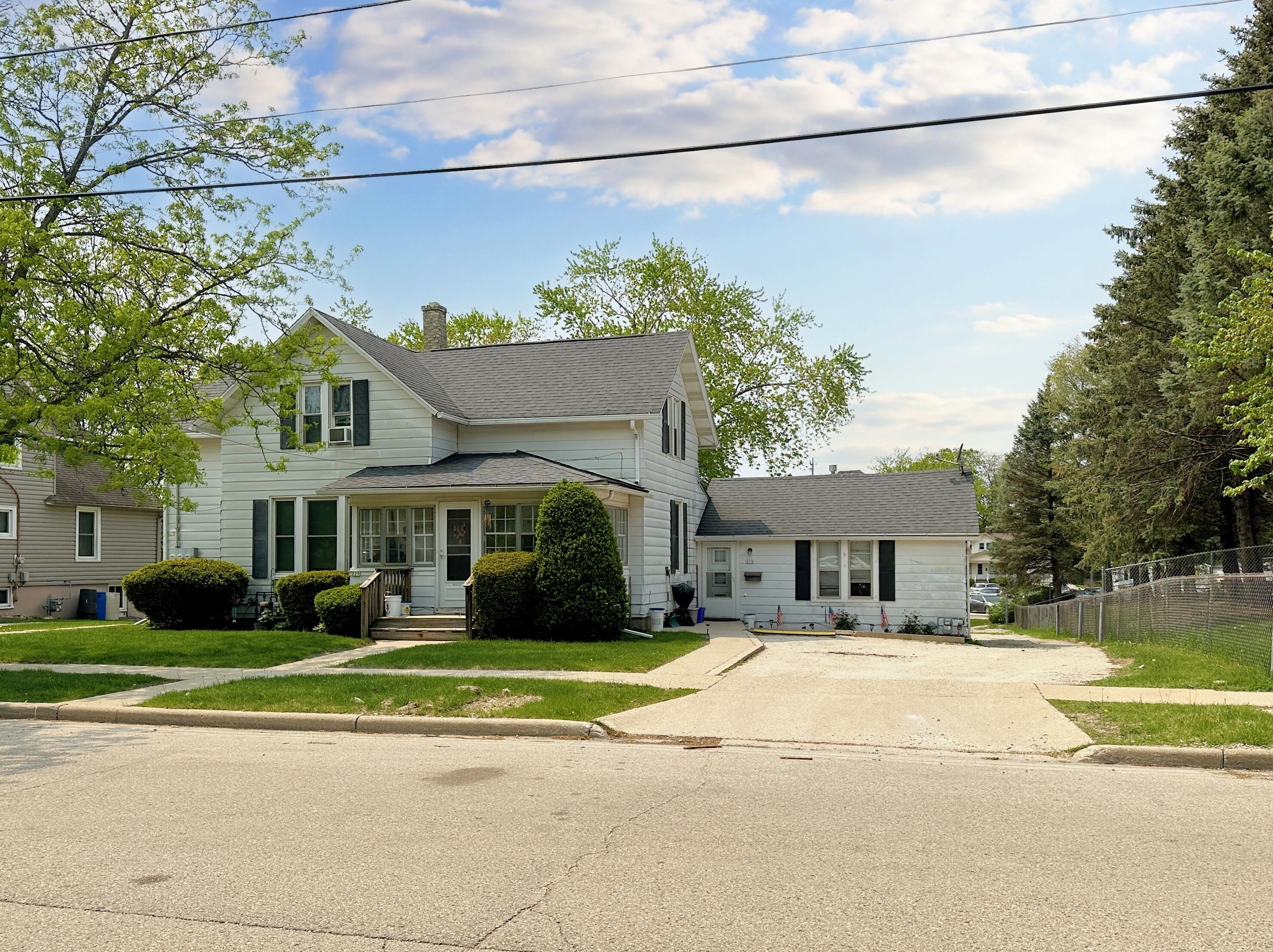 225 Conkey St, Lyons, WI 53105