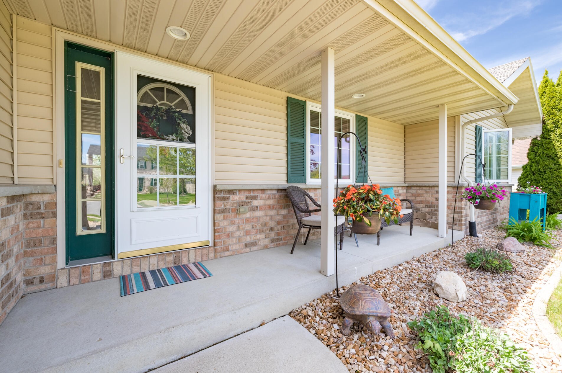 231 Northview Trl, Hartford, WI 53027-1975