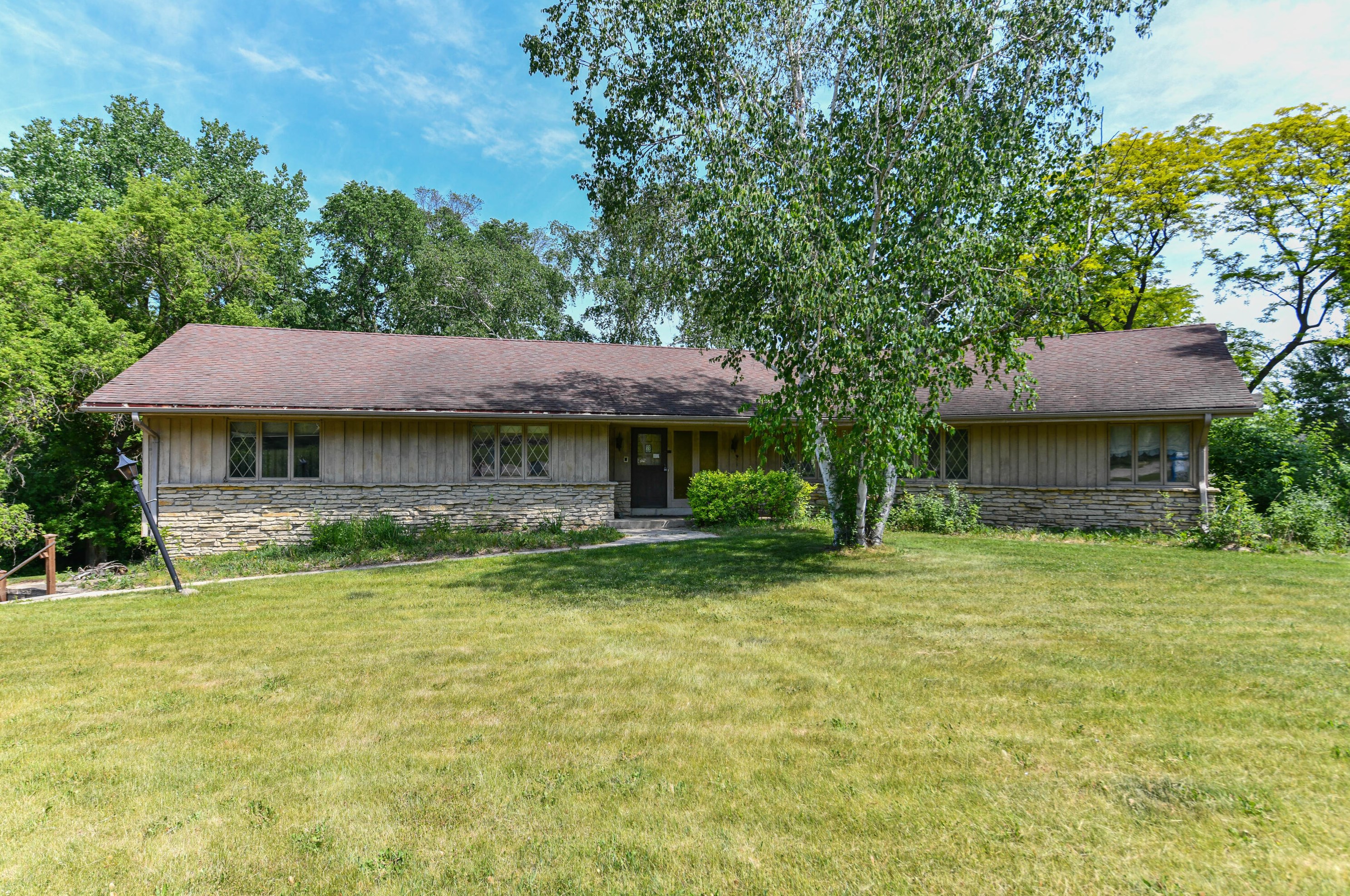 19590 Timberline Dr, Brookfield, WI 53045-6032