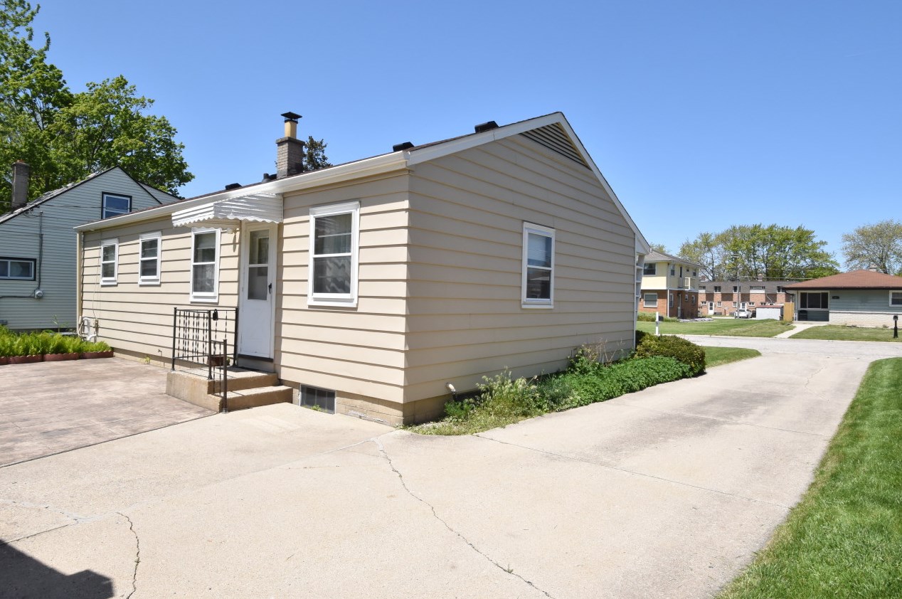 513 Blake Ave, South Milwaukee, WI 53172-3921