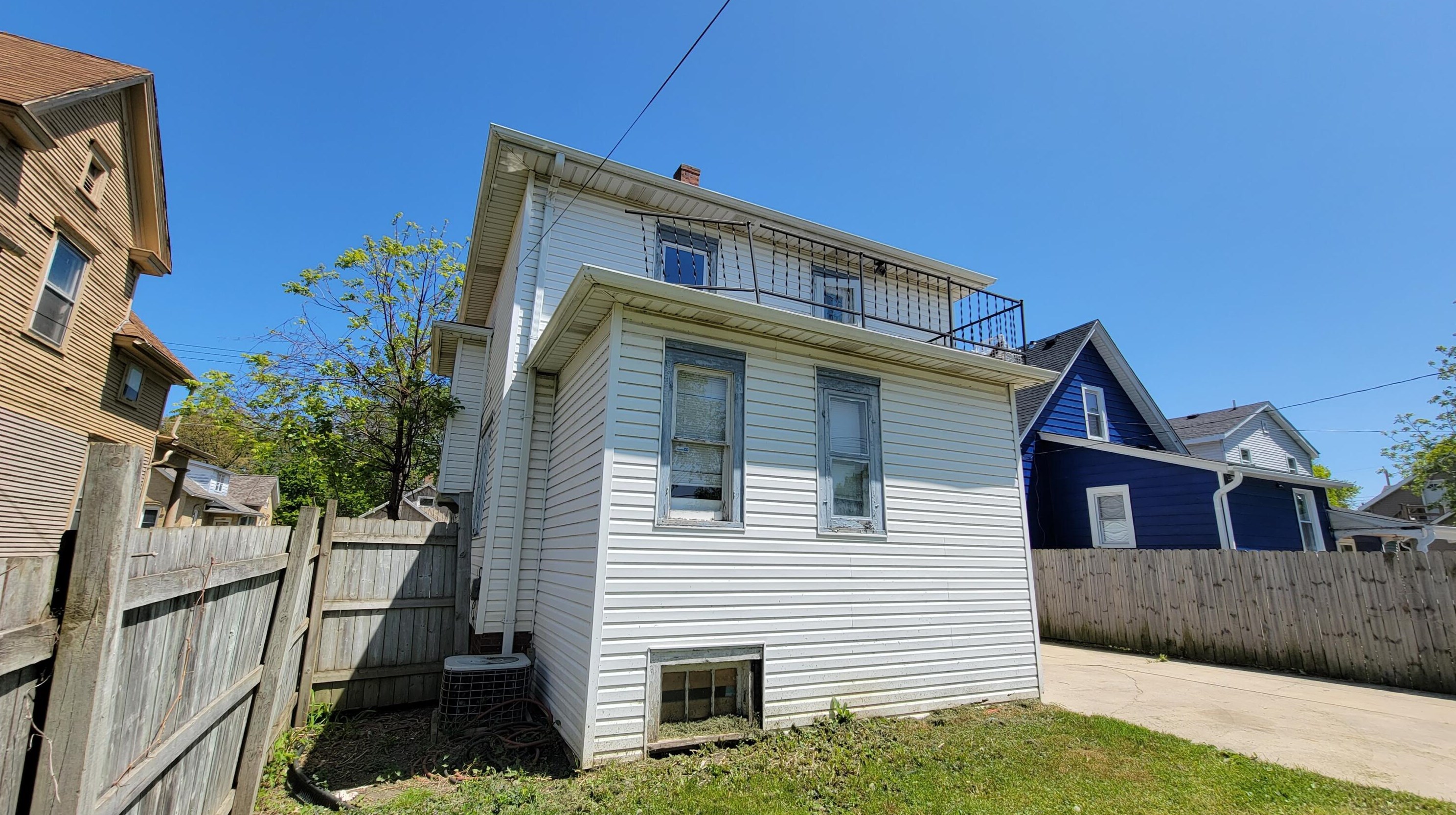 1818 Geneva St, Racine, WI 53402