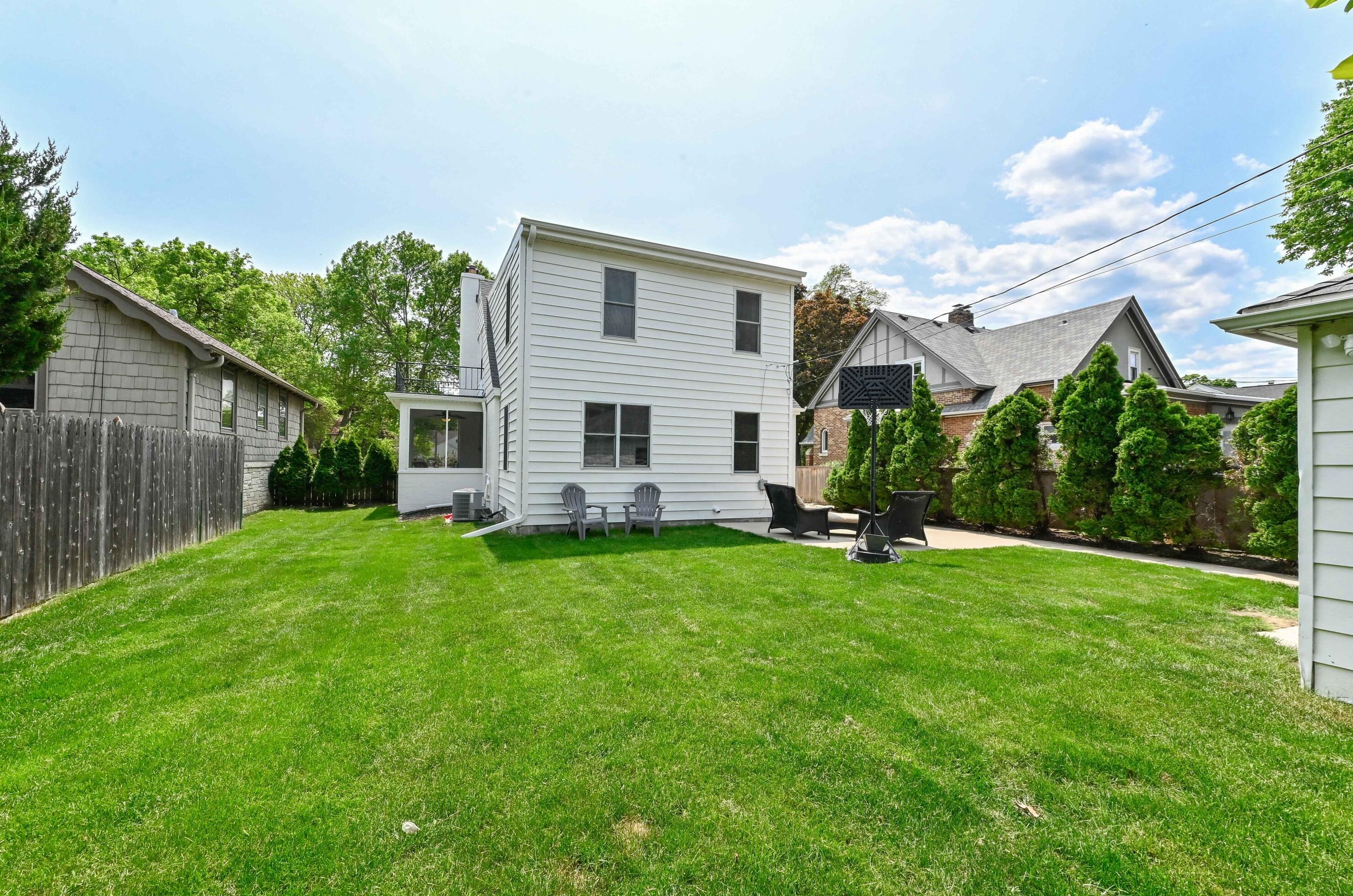 9304 Jackson Park Blvd, Milwaukee WI 53226-2616 exterior