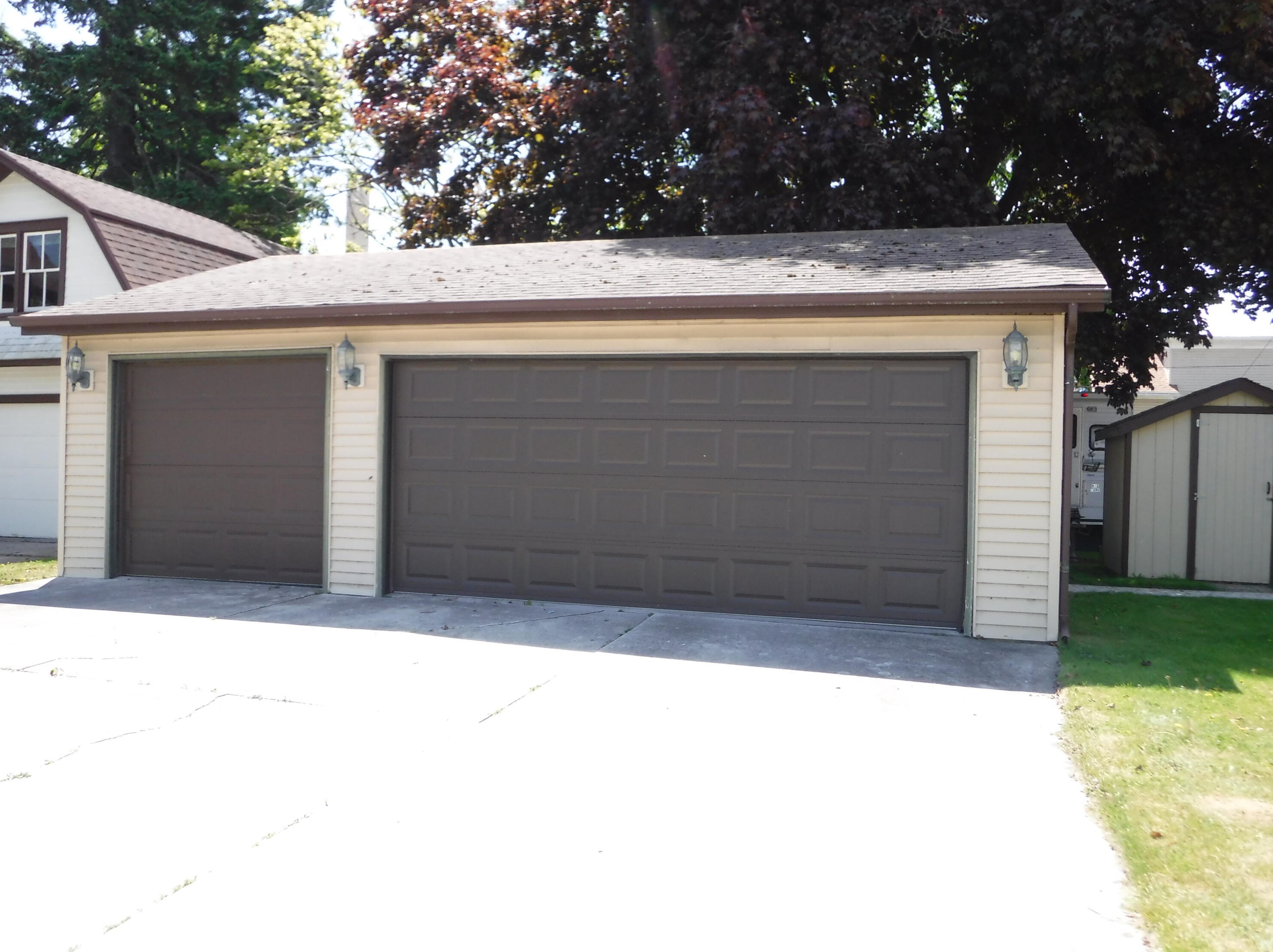 1301 S 9th St, Manitowoc, WI 54220