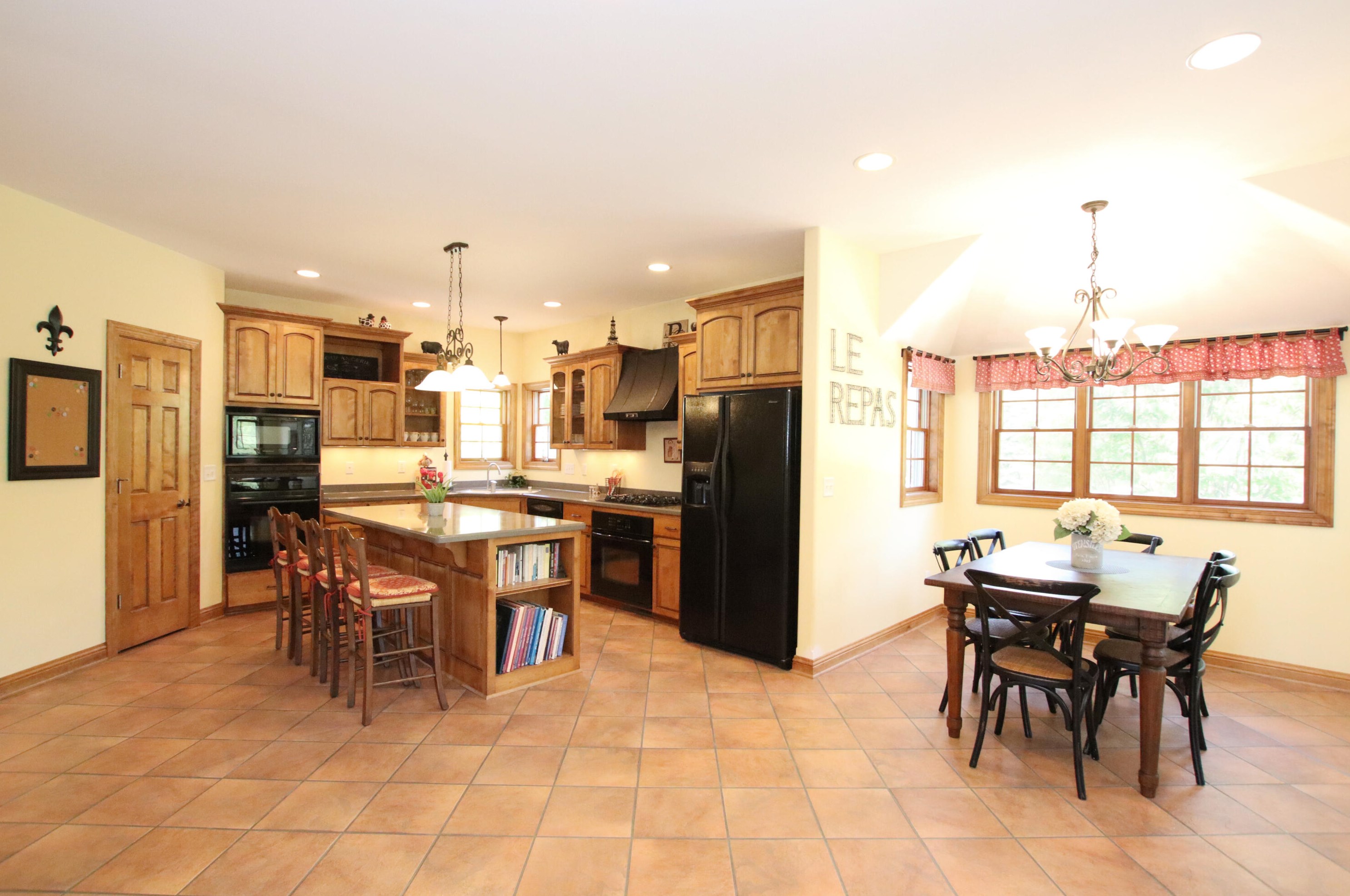 2354 Lockhorn Cir, West Bend, WI 53090