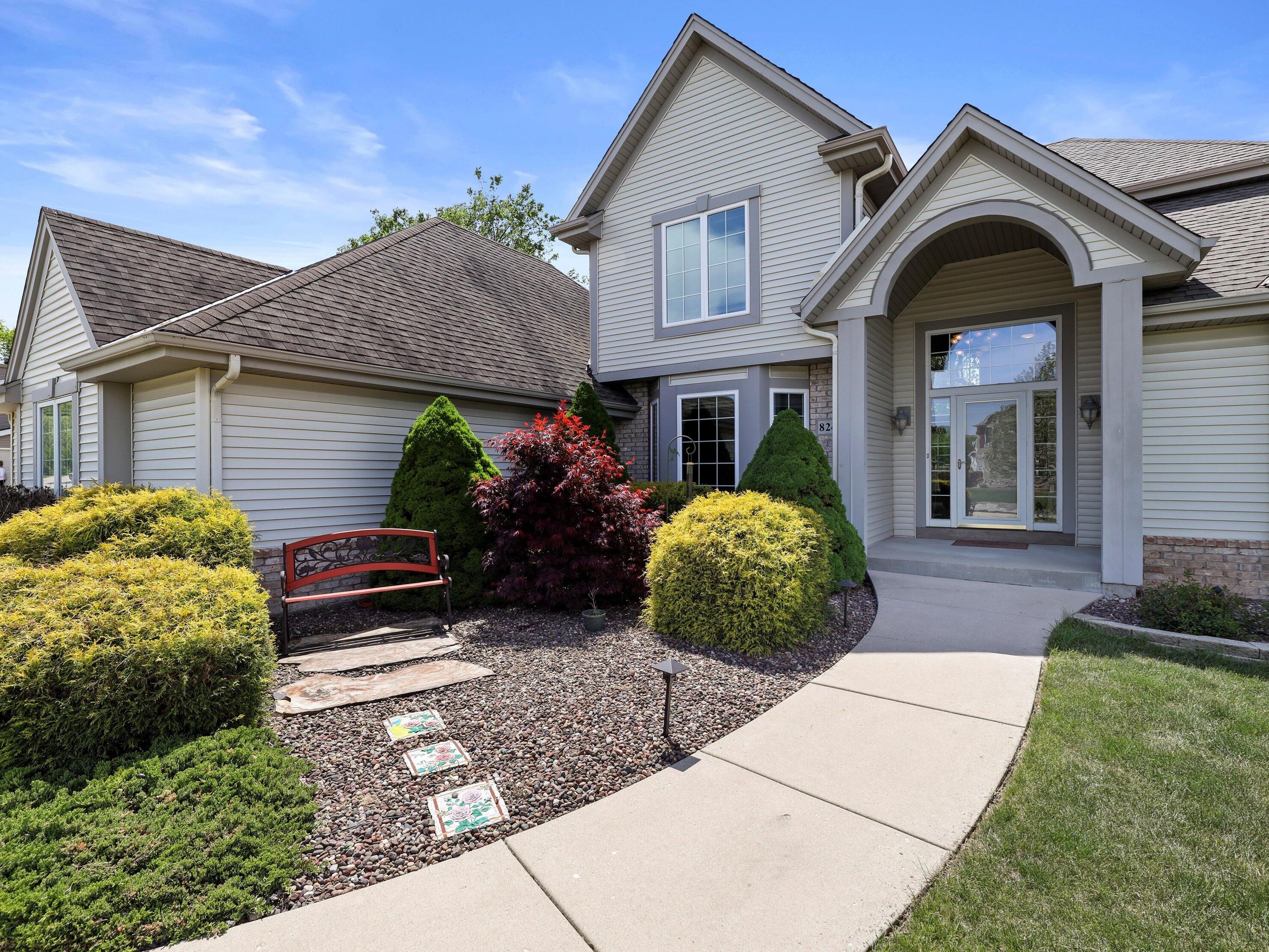 8249 42nd St, Hales Corners, WI 53132-7811