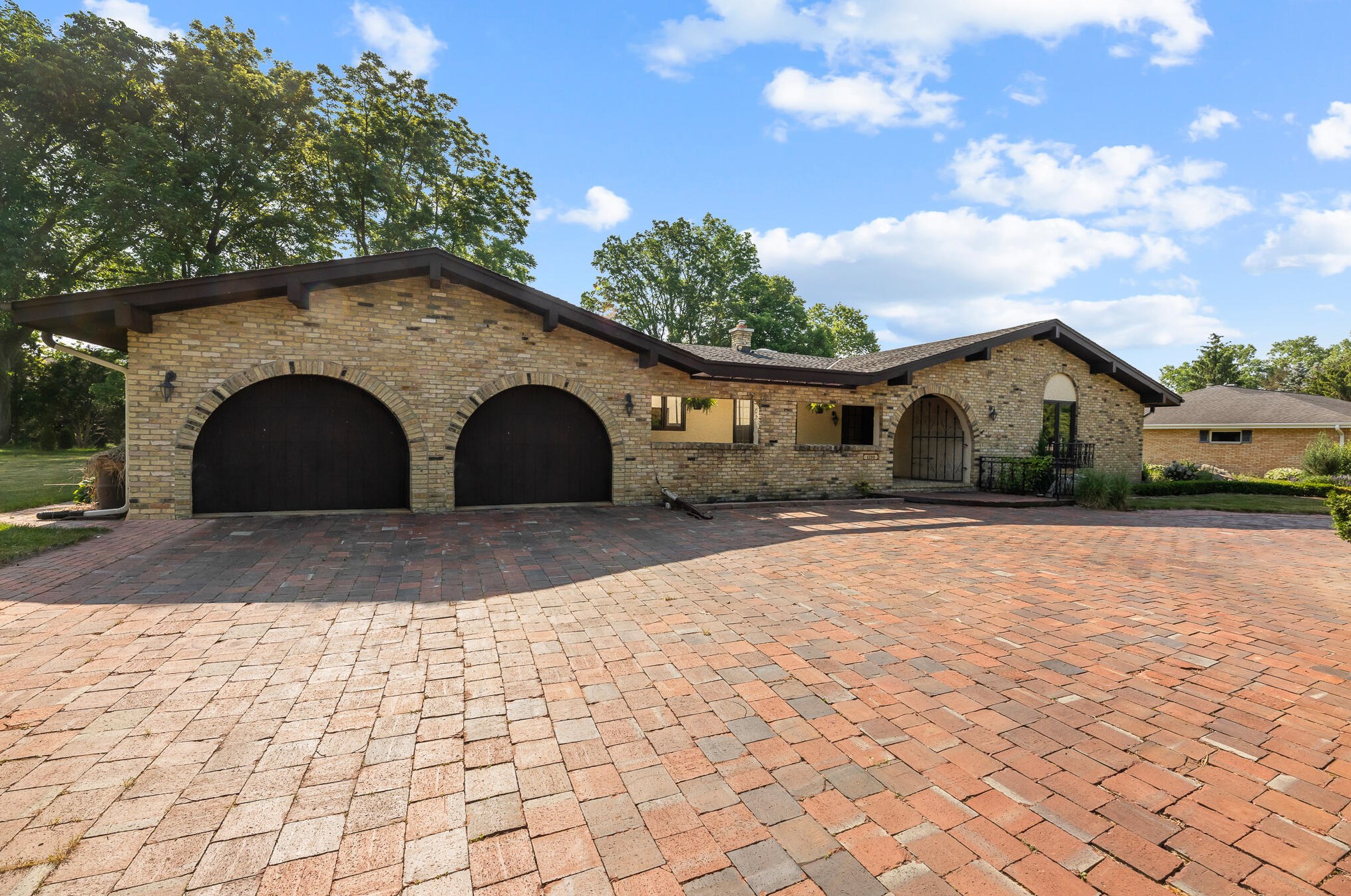 1200 Crystal Dr, Brookfield, WI 53005-7040