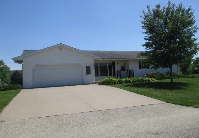 275 E Lakeview Dr, La Farge, WI 54639