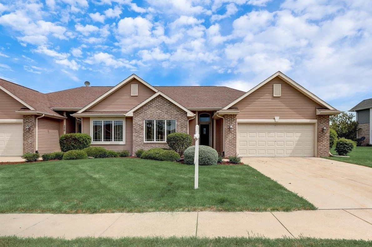 368 Redding Cir, Belgium, WI 53004-9453