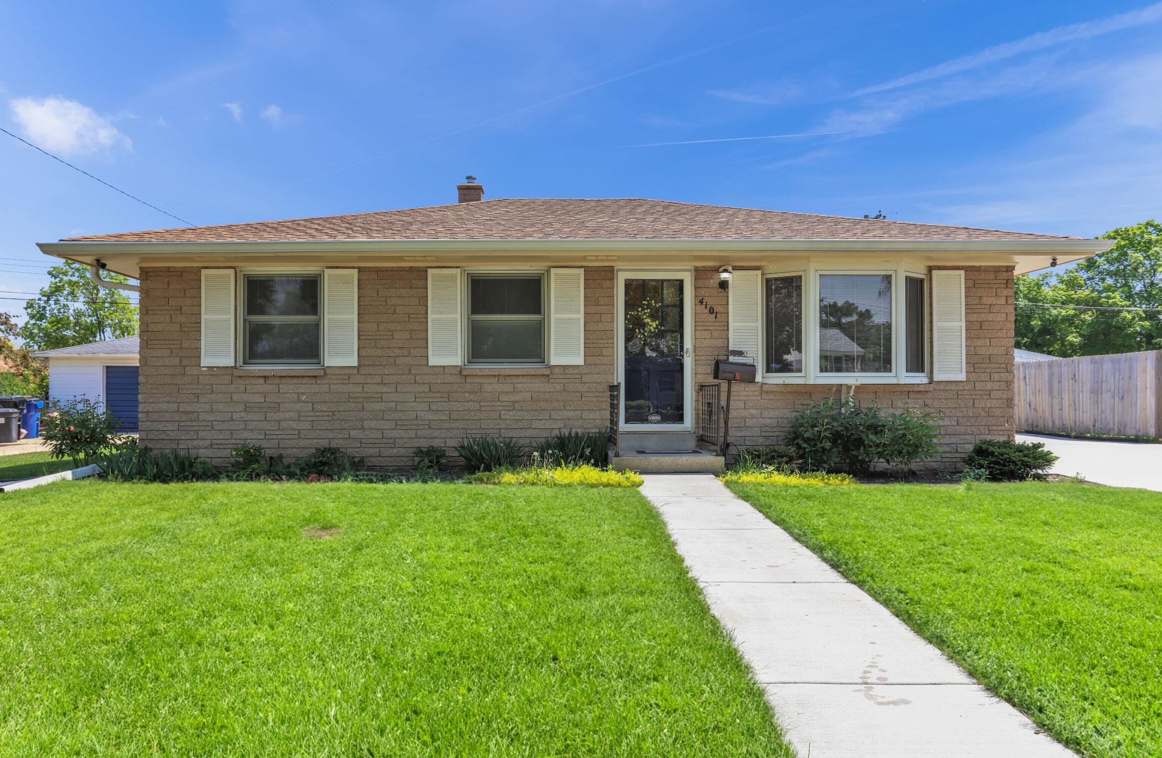 4101 Lasalle St, Racine, WI 53402-2911